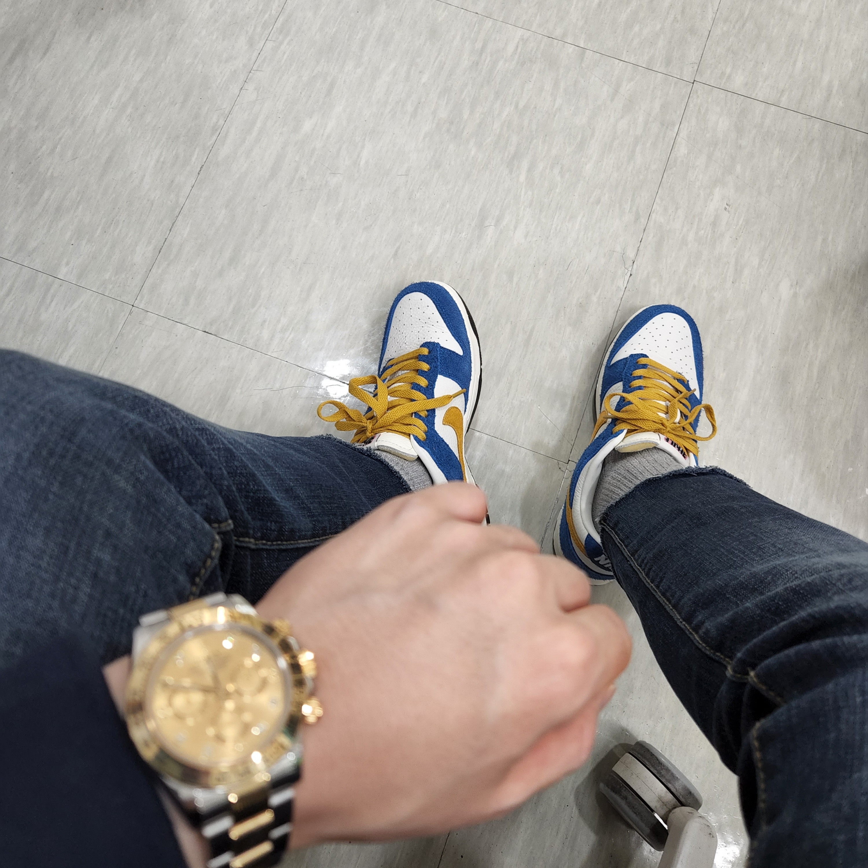 Rolex Cosmograph Daytona 40mm 116508 Black Diamond-Set Oyster, Nike x Kasina Dunk Low 80's Bus 착용 스타일 - 1