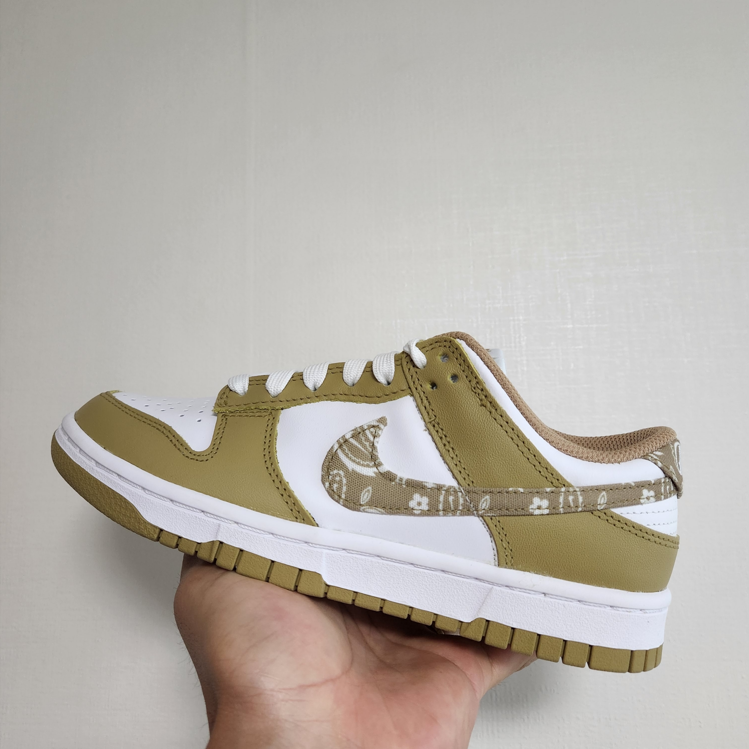 (W) Nike Dunk Low Essential Barley Paisley 착용 스타일