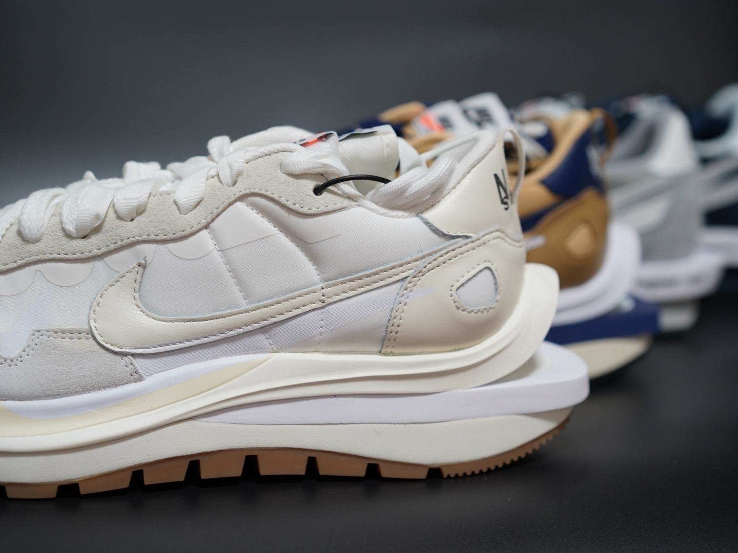 Nike x Sacai VaporWaffle White and Gum, Nike x Sacai x Fragment LDWaffle Light Smoke Grey 착용 스타일 - 3