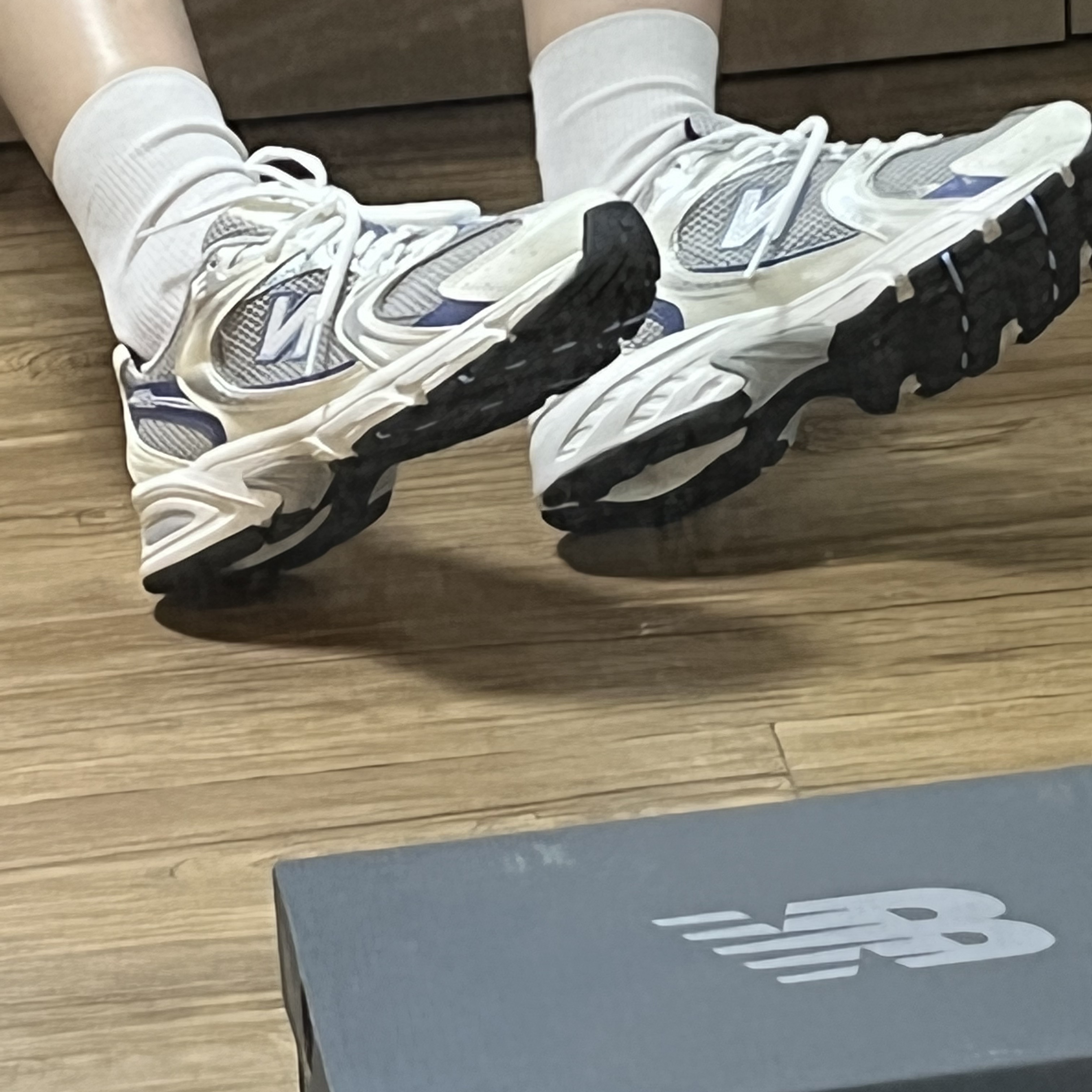 New Balance 530 Steel Blue 착용 스타일 - 3