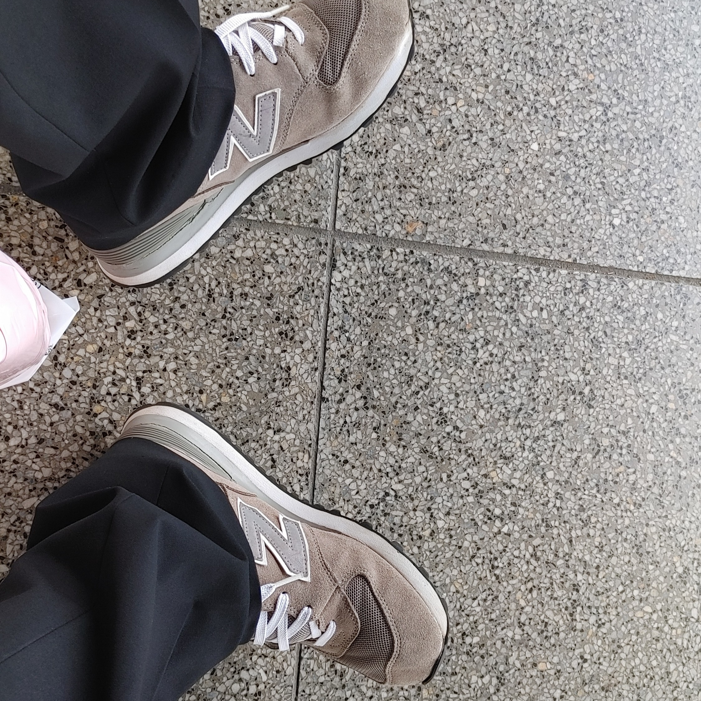 New Balance 574 Grey - D Standard 착용 스타일 - 2