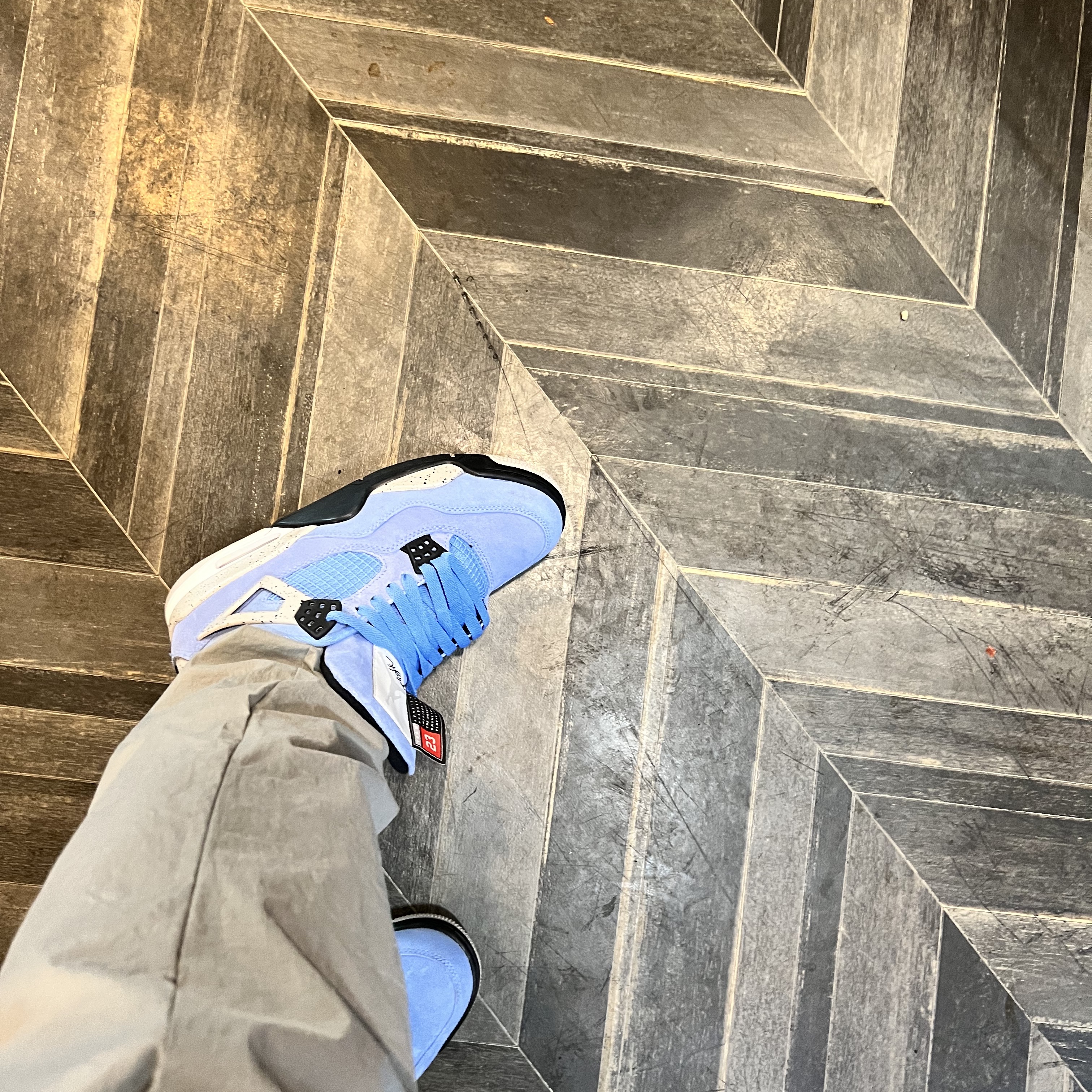 Jordan 4 Retro University Blue 착용 스타일