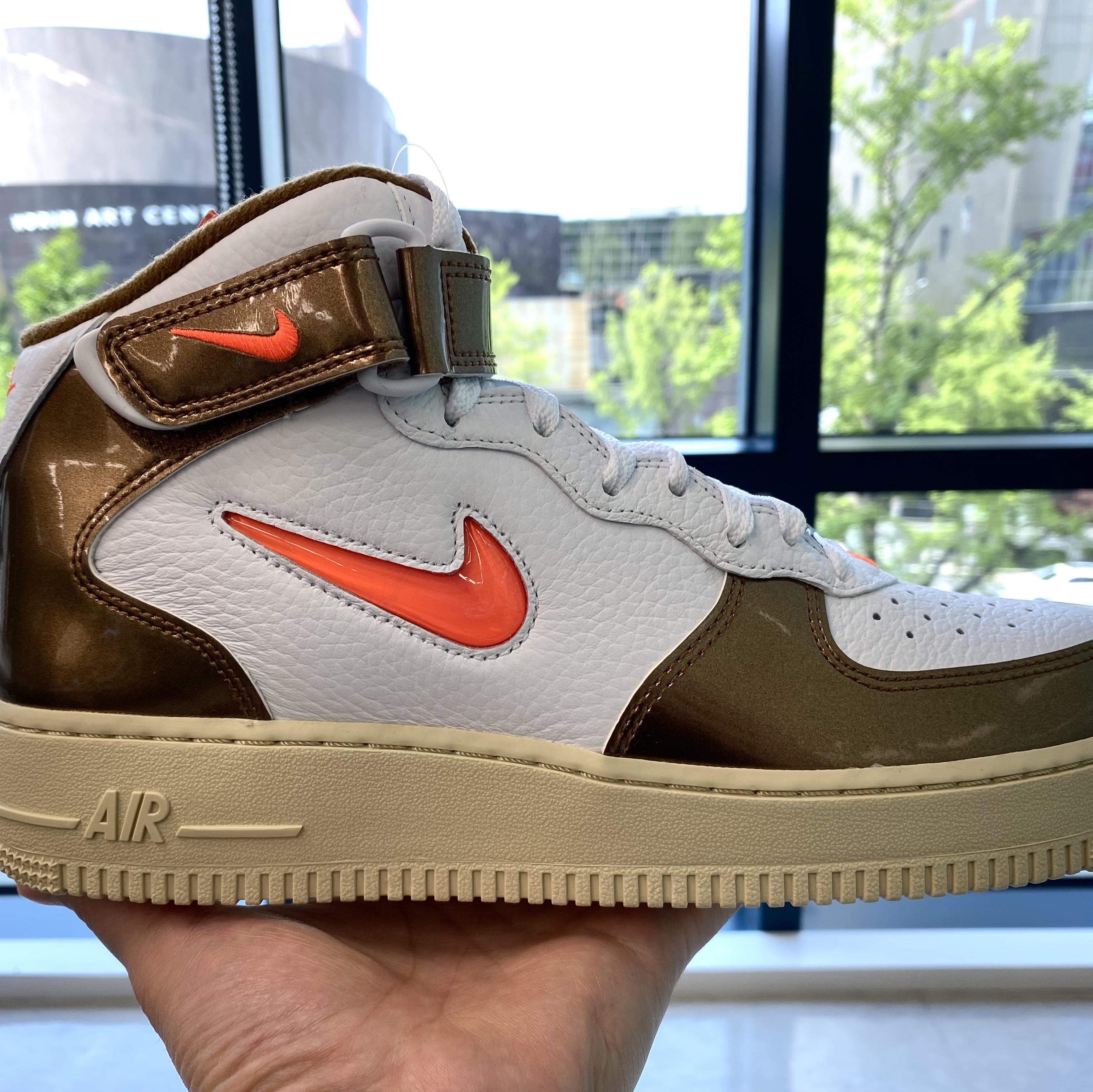 Nike Air Force 1 Mid QS Ale Brown 착용 스타일