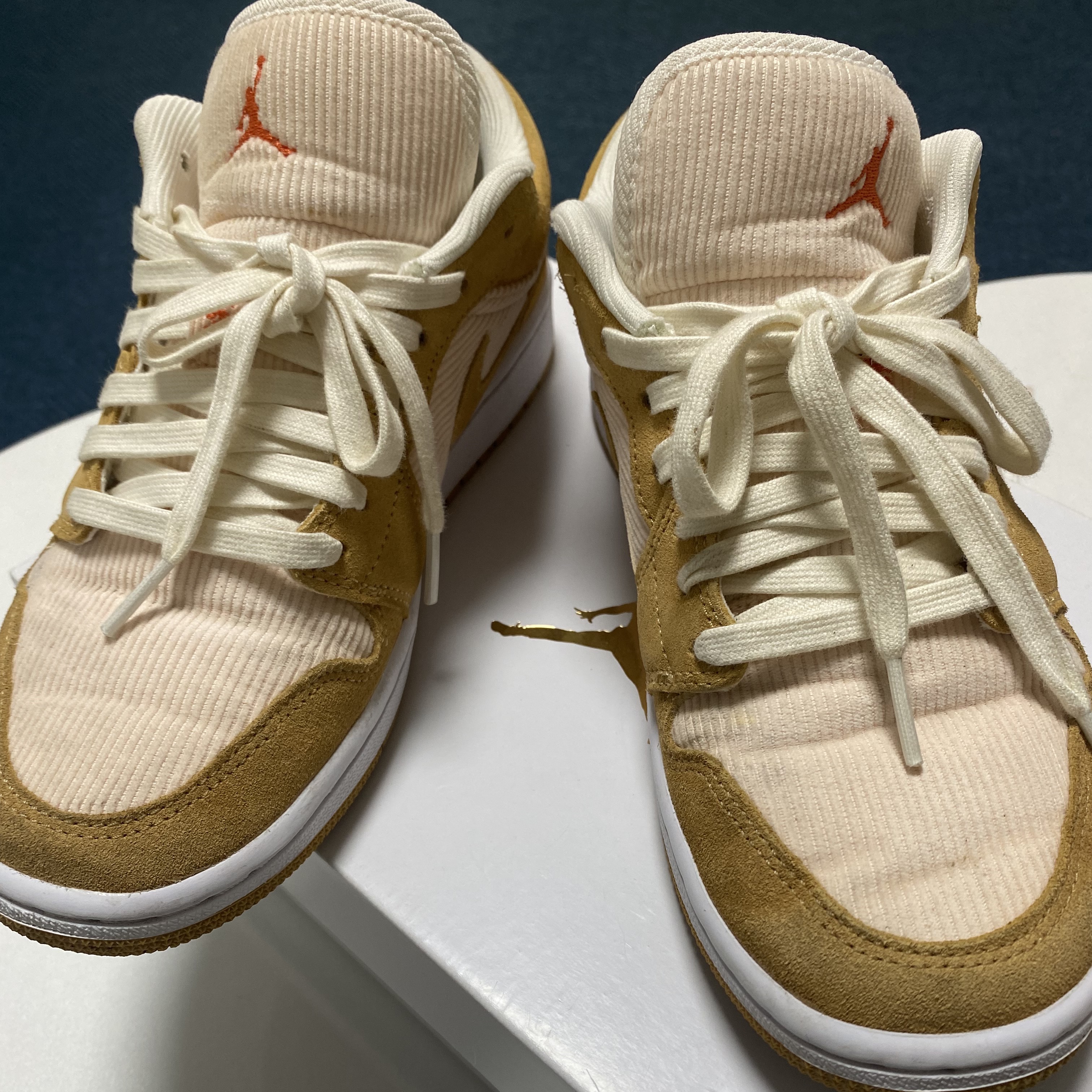 (W) Jordan 1 Low SE Corduroy Tan 착용 스타일