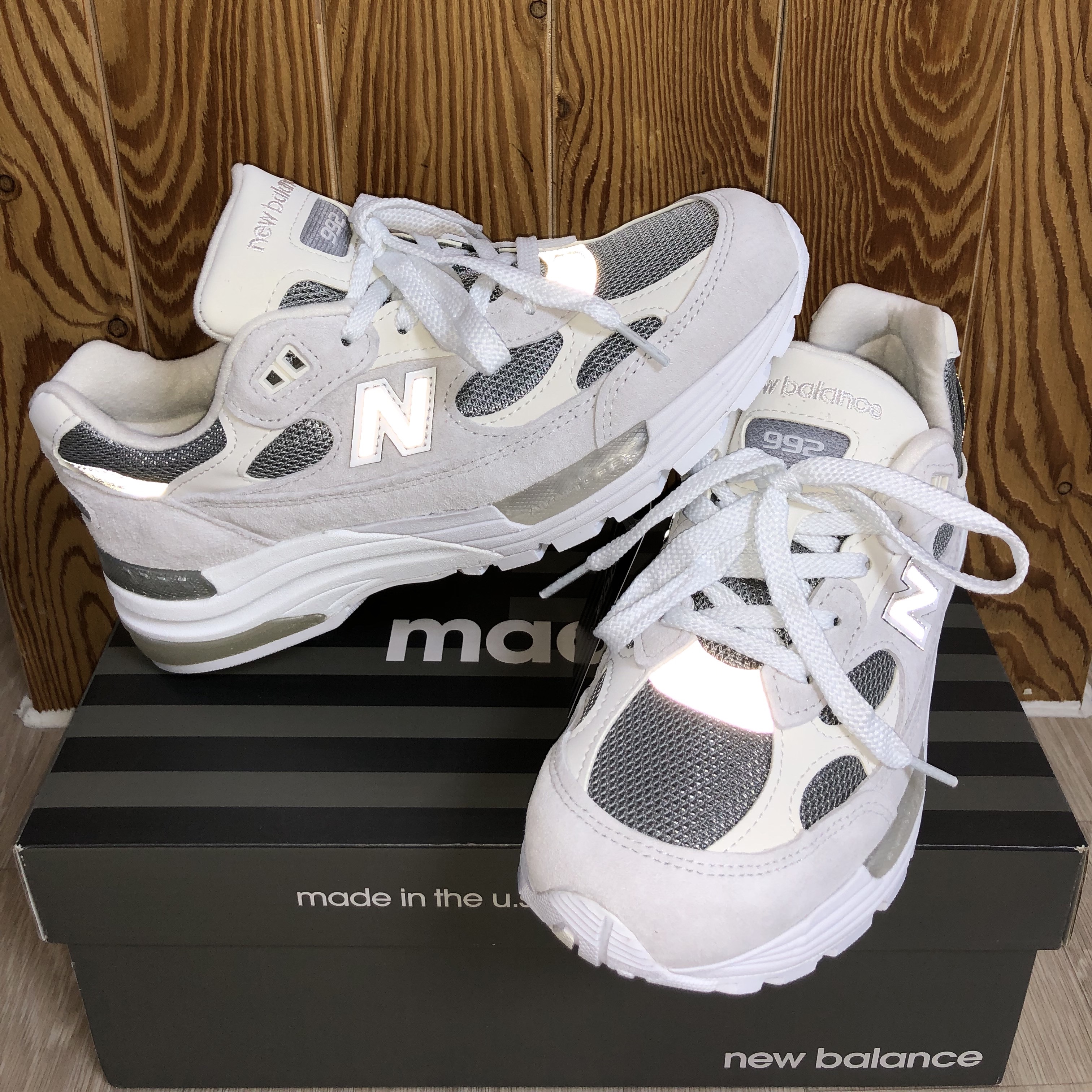 New Balance 992 Made in USA White Silver 착용 스타일 - 2