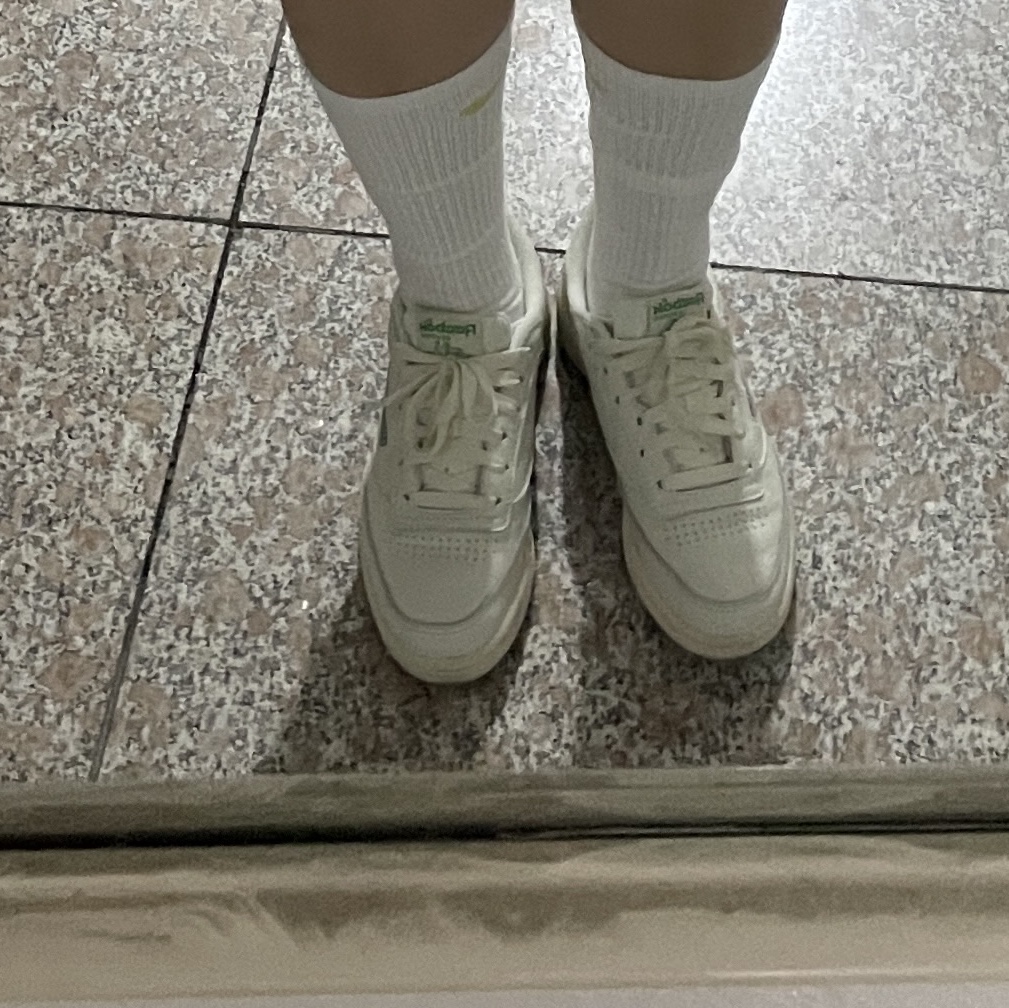 (W) Reebok Club C 85 White Green 착용 스타일 - 1