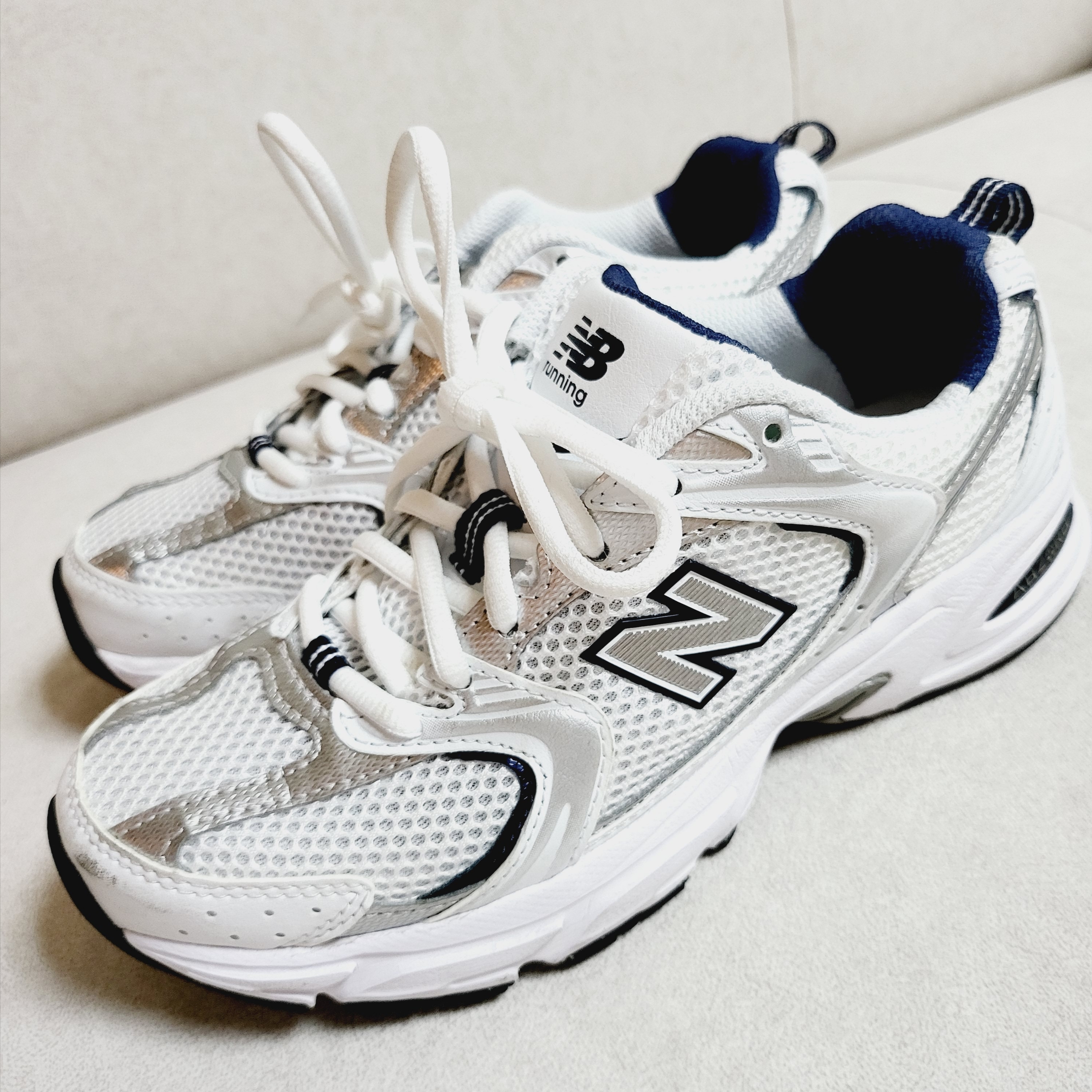 New Balance 530 White 착용 스타일