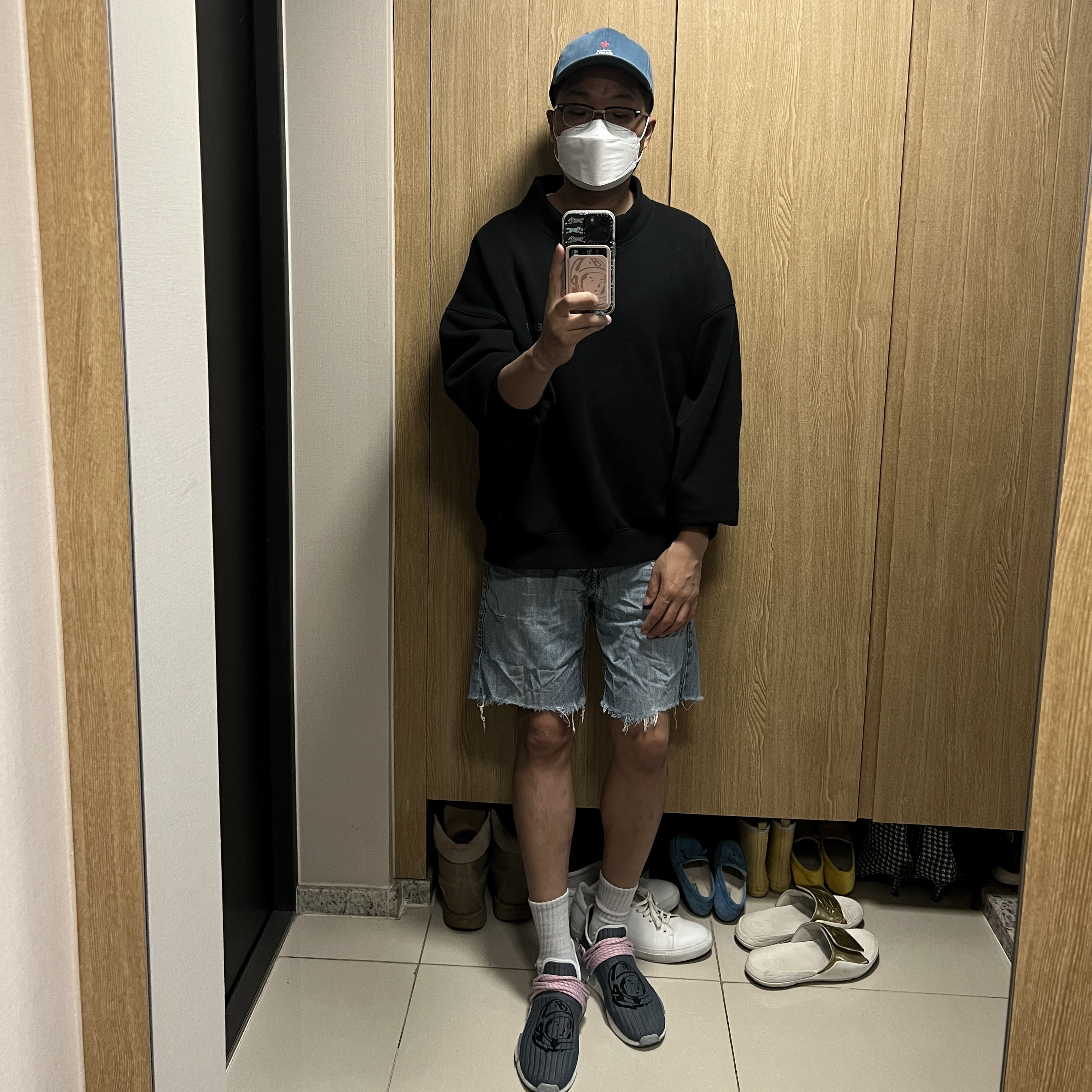 Adidas x Billionaire Boys Club x Pharrell Williams Hu NMD Astronaut, Essentials Pull-Over Mockneck Sweatshirt Black 2020 착용 스타일