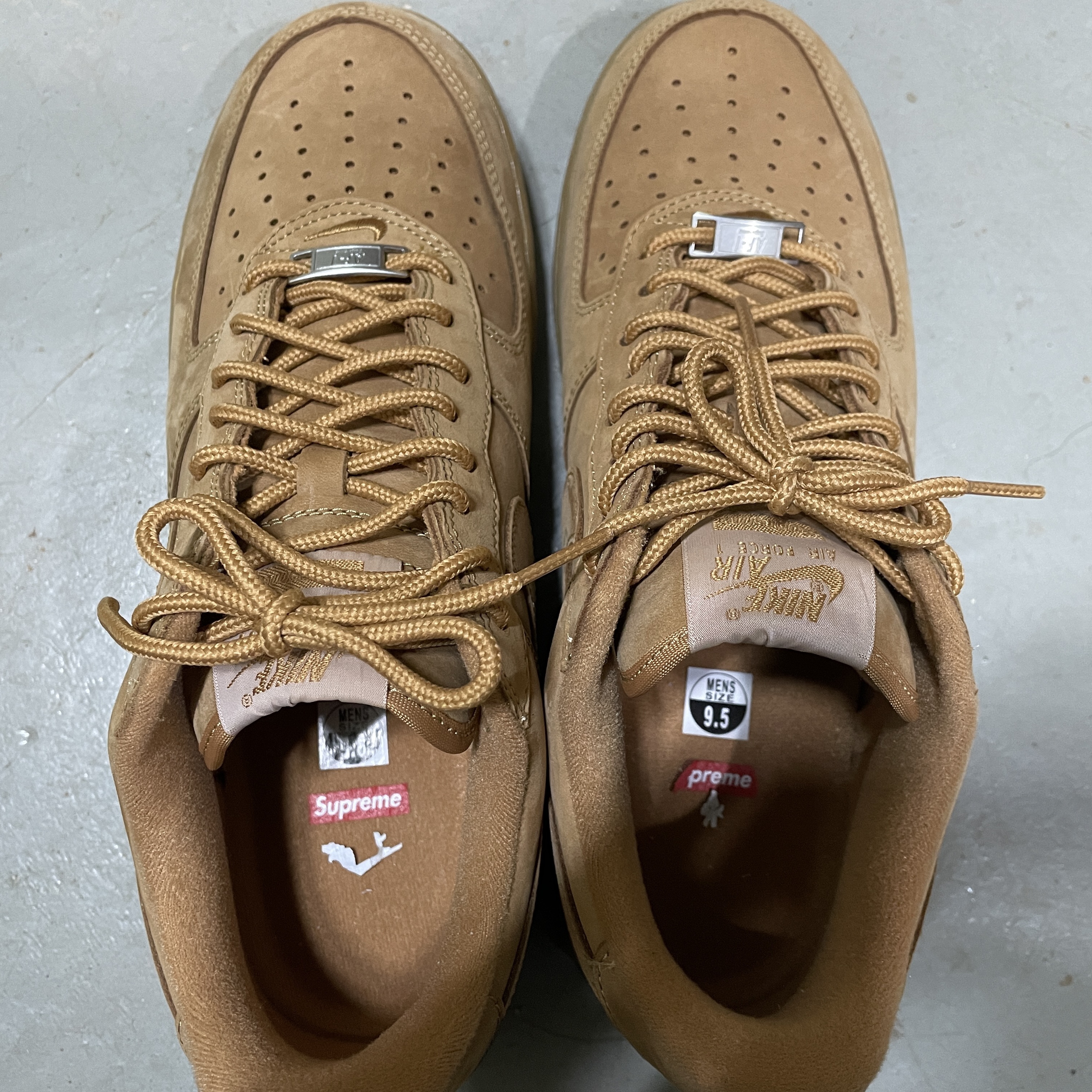 Nike x Supreme Air Force 1 Low Flax 착용 스타일 - 1