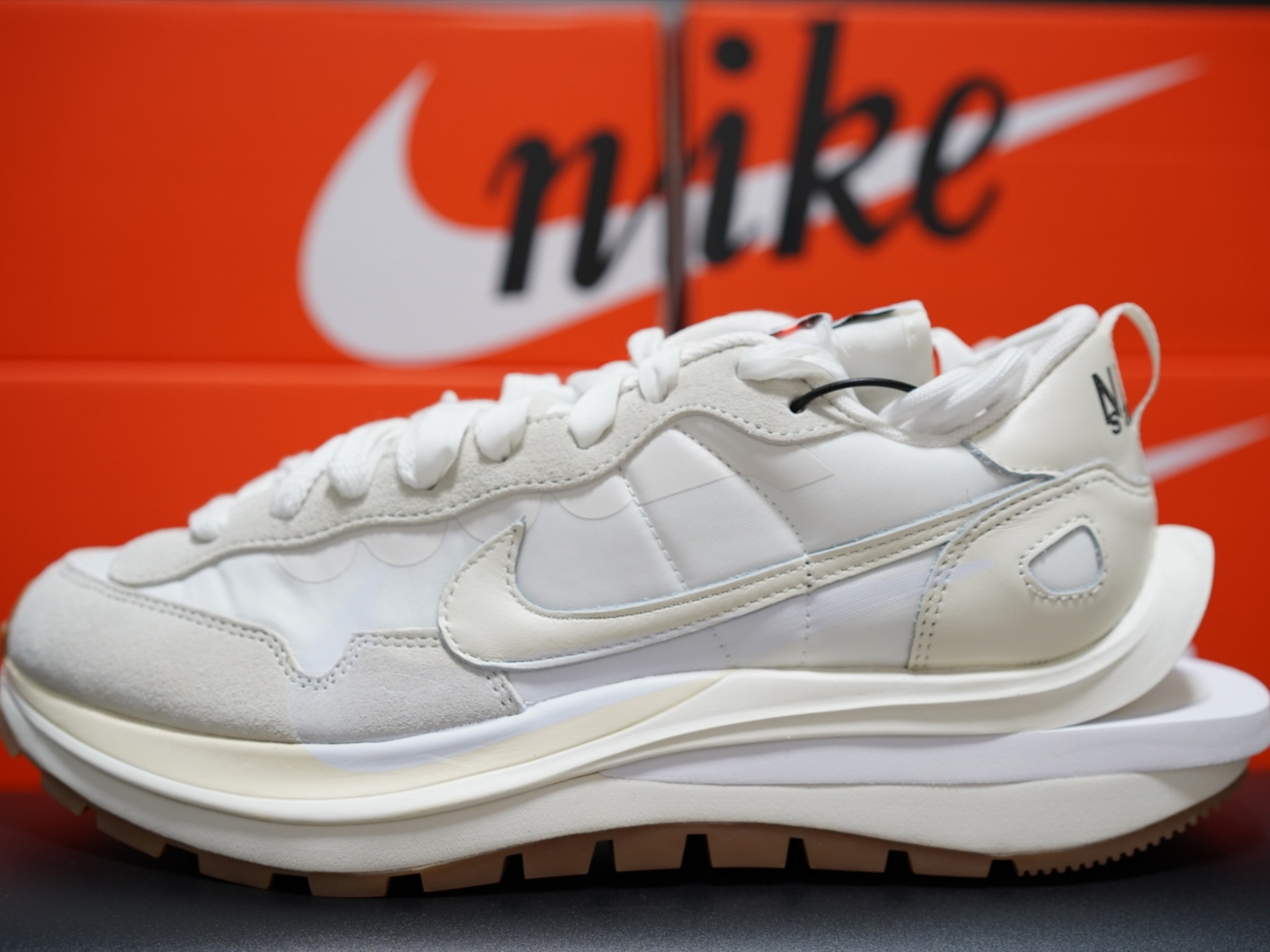 Nike x Sacai VaporWaffle White and Gum, Nike x Sacai x Fragment LDWaffle Light Smoke Grey 착용 스타일 - 2