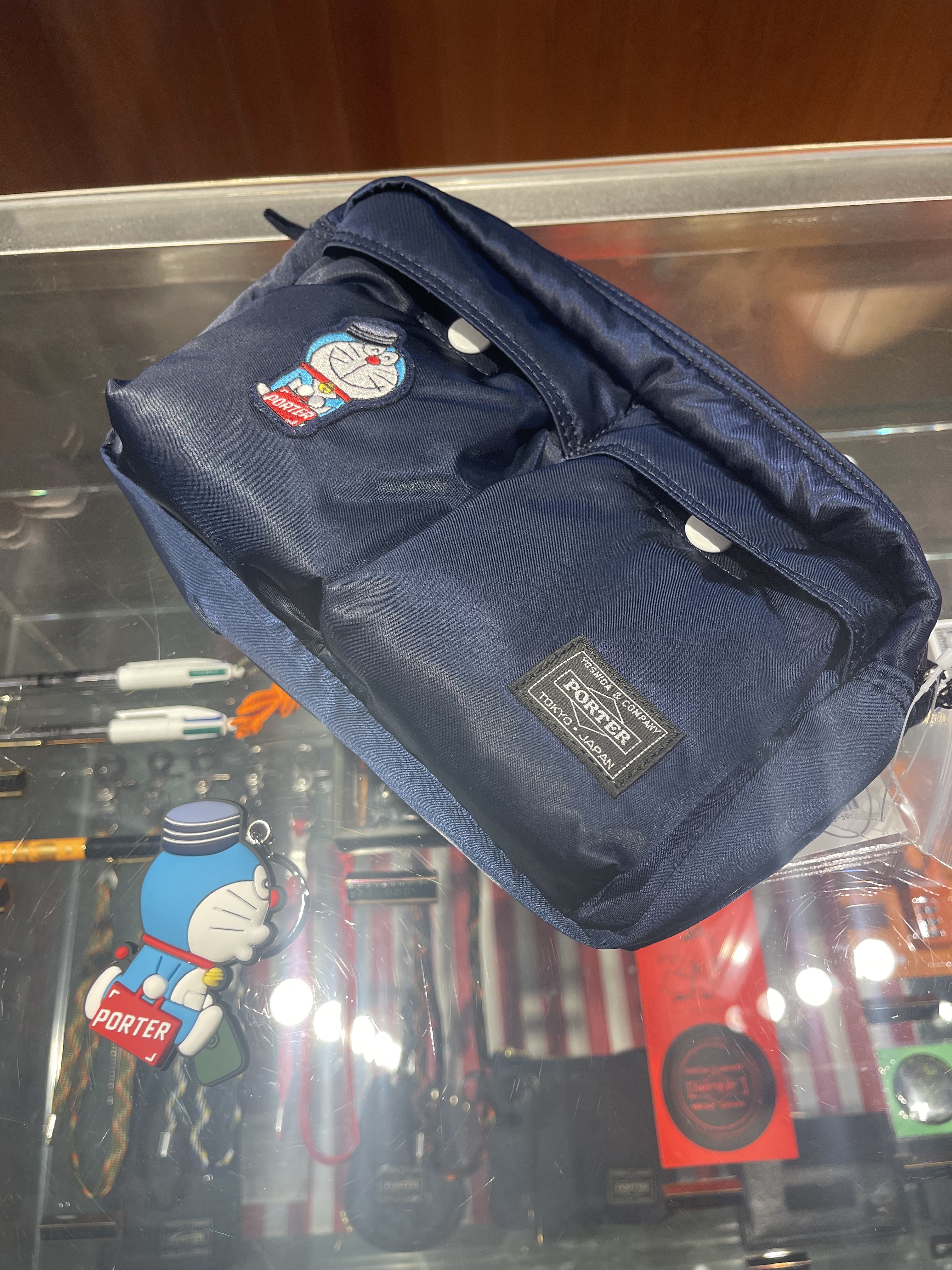 Porter x Doraemon Keyring Side Red, Porter x Doraemon Shoulder Bag Navy 착용 스타일
