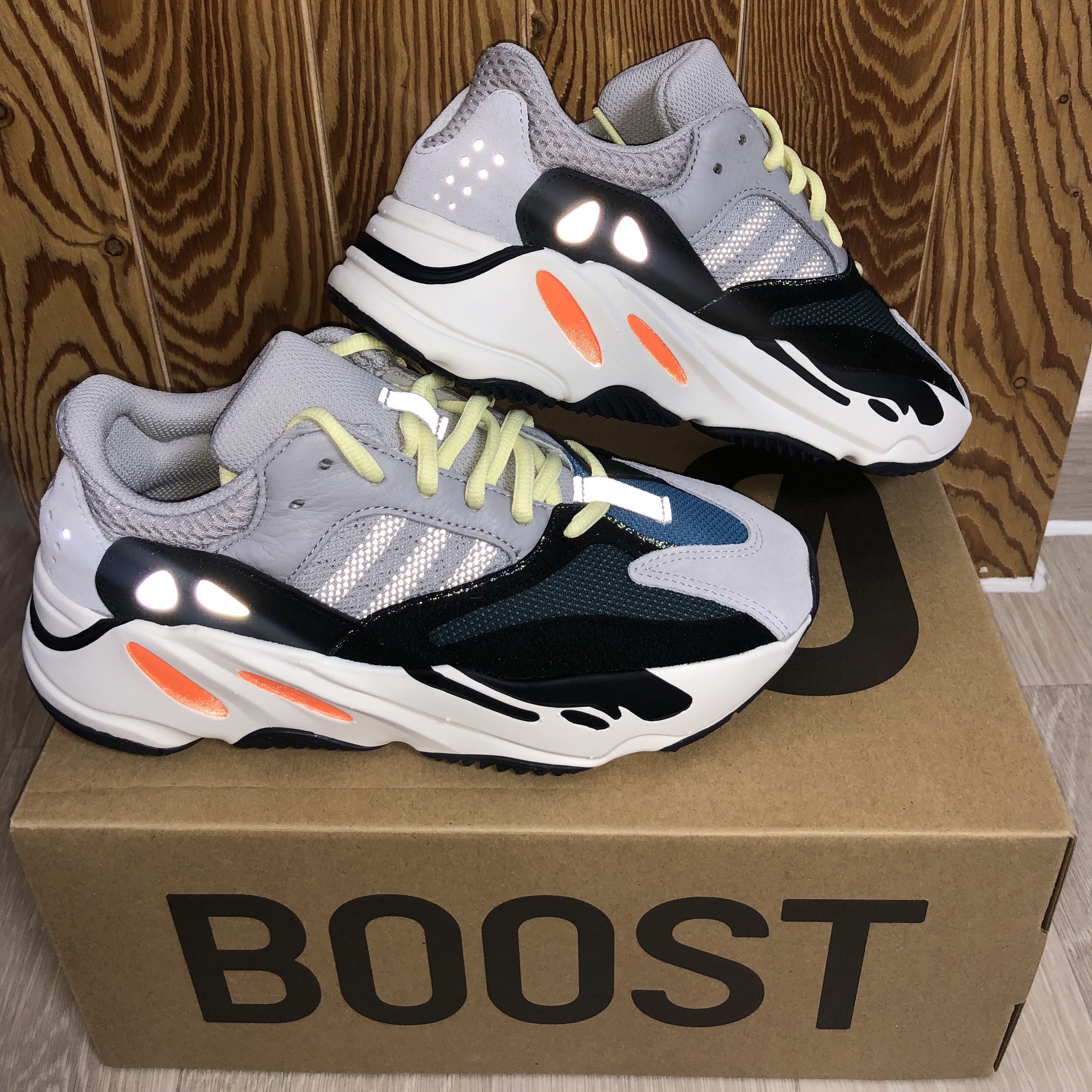 Adidas Yeezy Boost 700 Wave Runner Solid Grey 2021/2022 착용 스타일 - 3