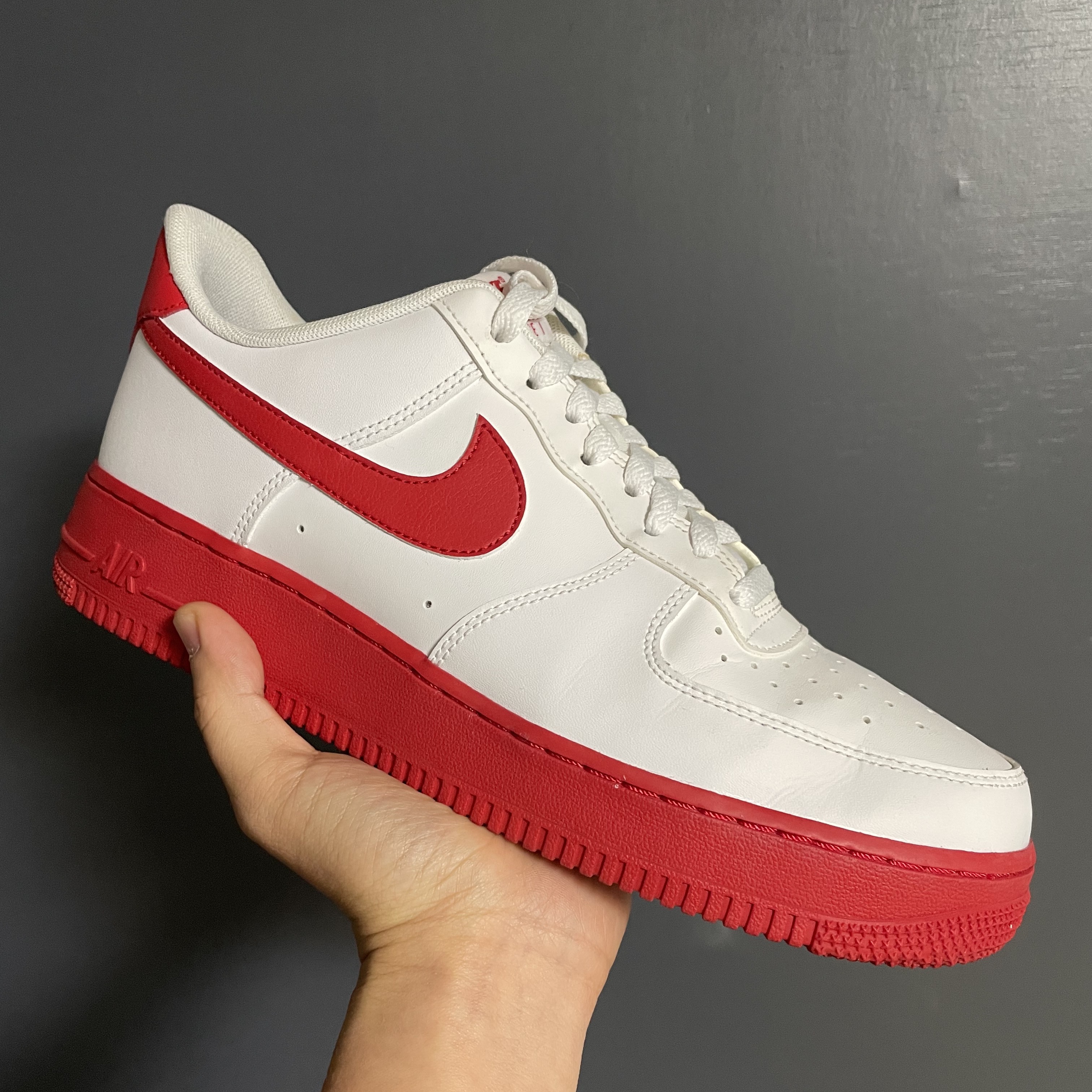 Nike Air Force 1 Low White Red Midsole 착용 스타일