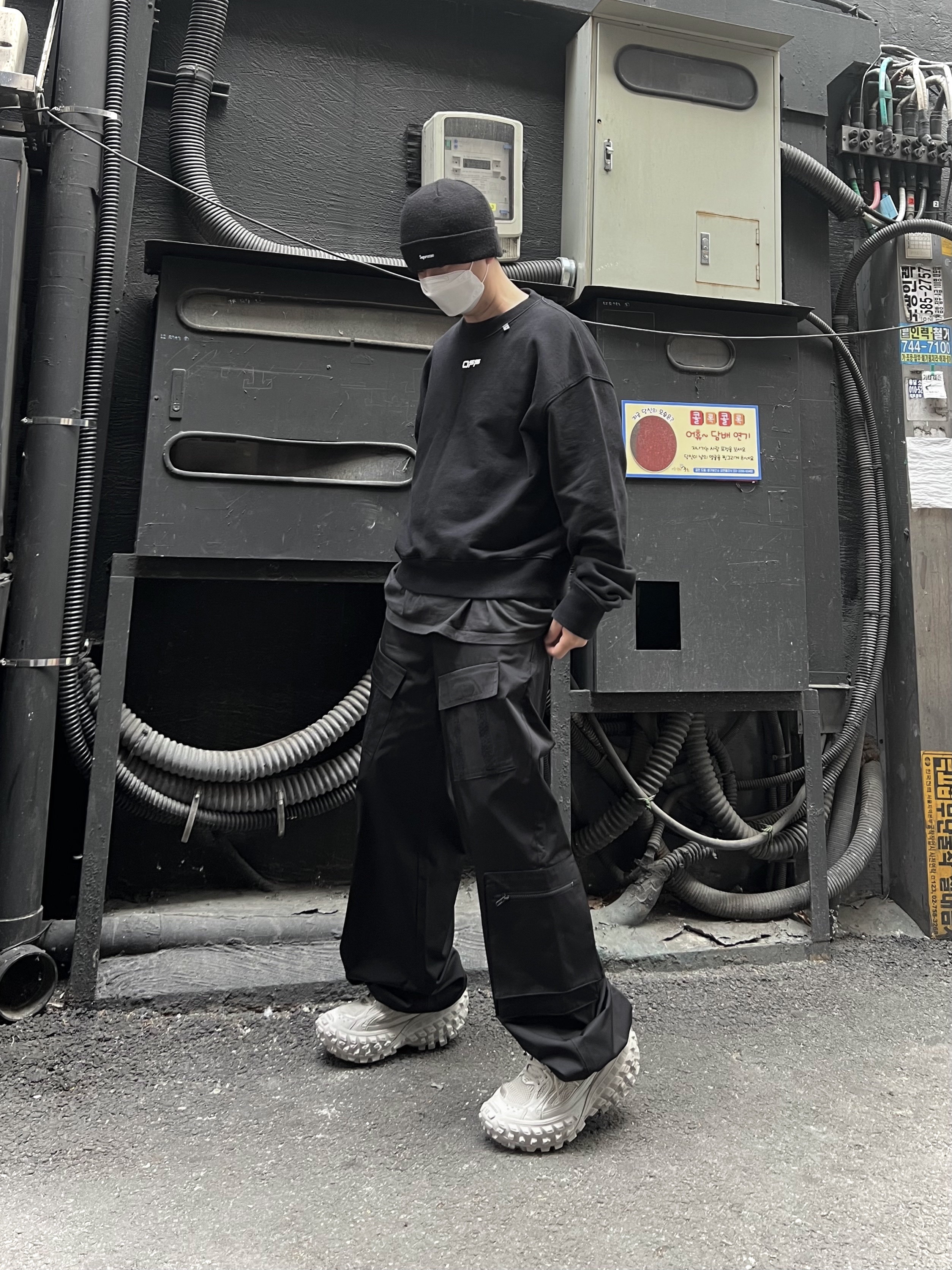 Balenciaga Defender Sneakers Beige, Supreme New Era Swarovski S Logo Beanie Black - 21SS 착용 스타일 - 2