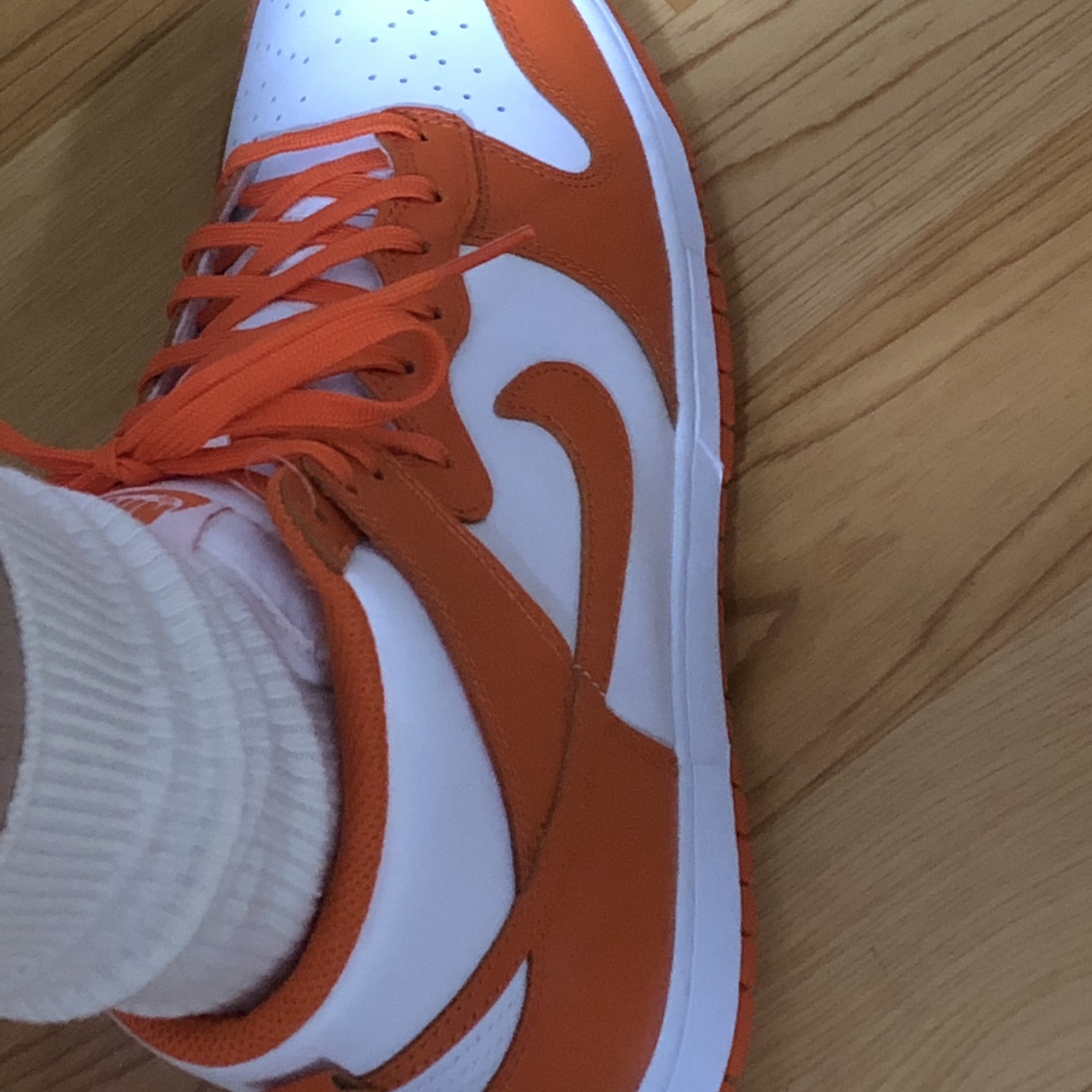 Nike Dunk High Retro Orange Blaze 착용 스타일 - 2