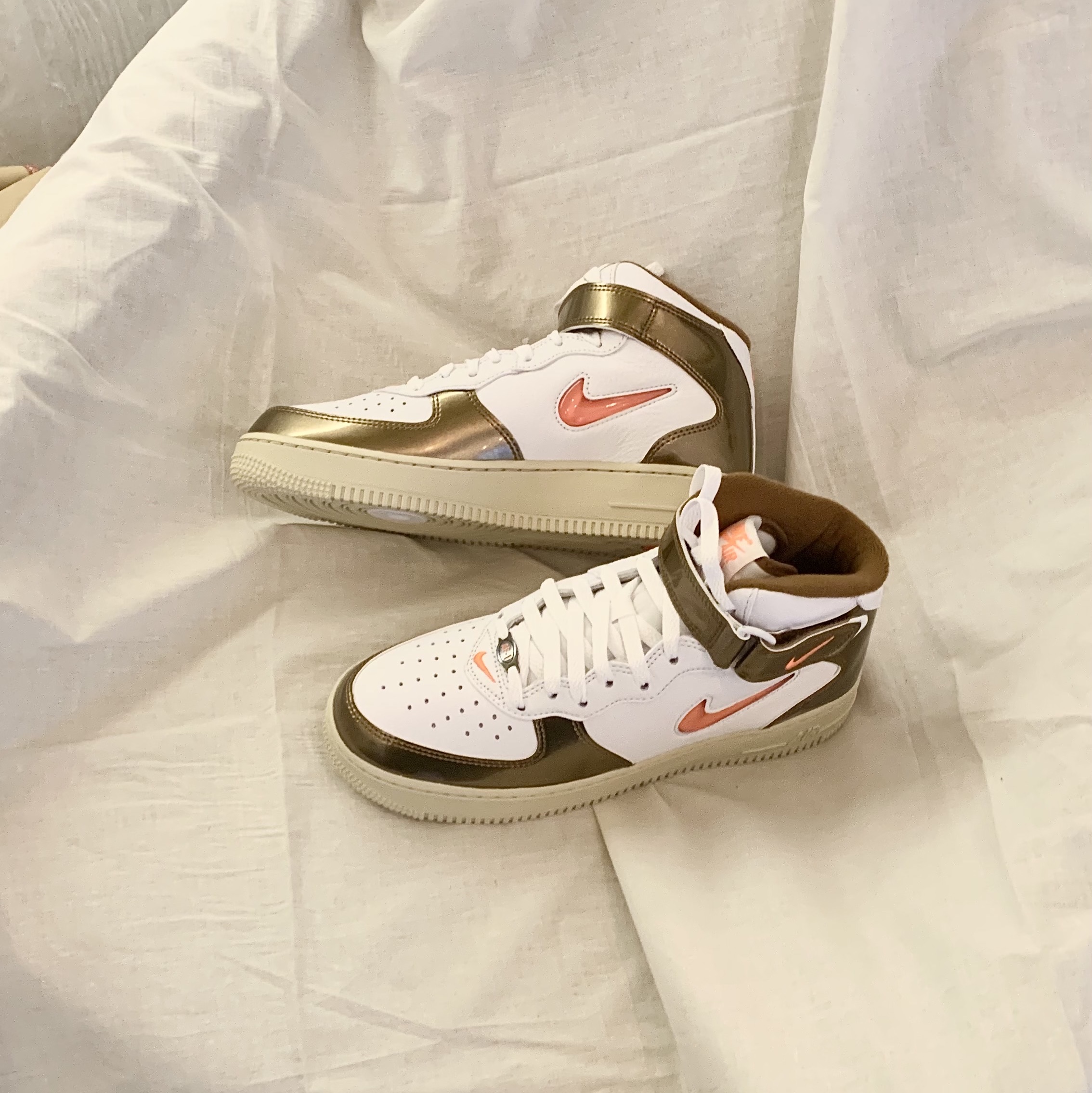 Nike Air Force 1 Mid QS Ale Brown 착용 스타일