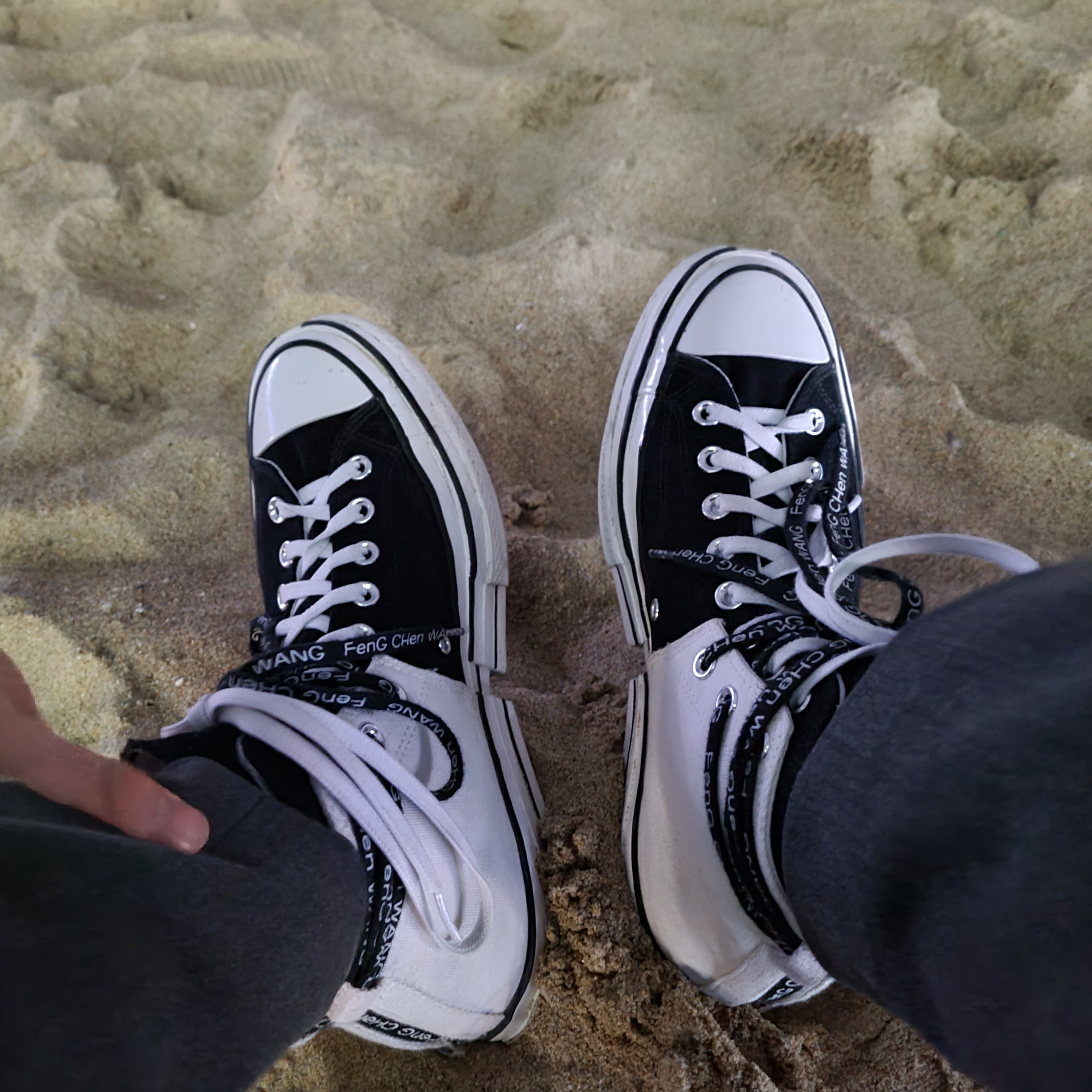 Converse x Feng Chen Wang Chuck 70 2-in-1 Natural Ivory Black, Jordan 1 Mid Chicago 2020 착용 스타일 - 1