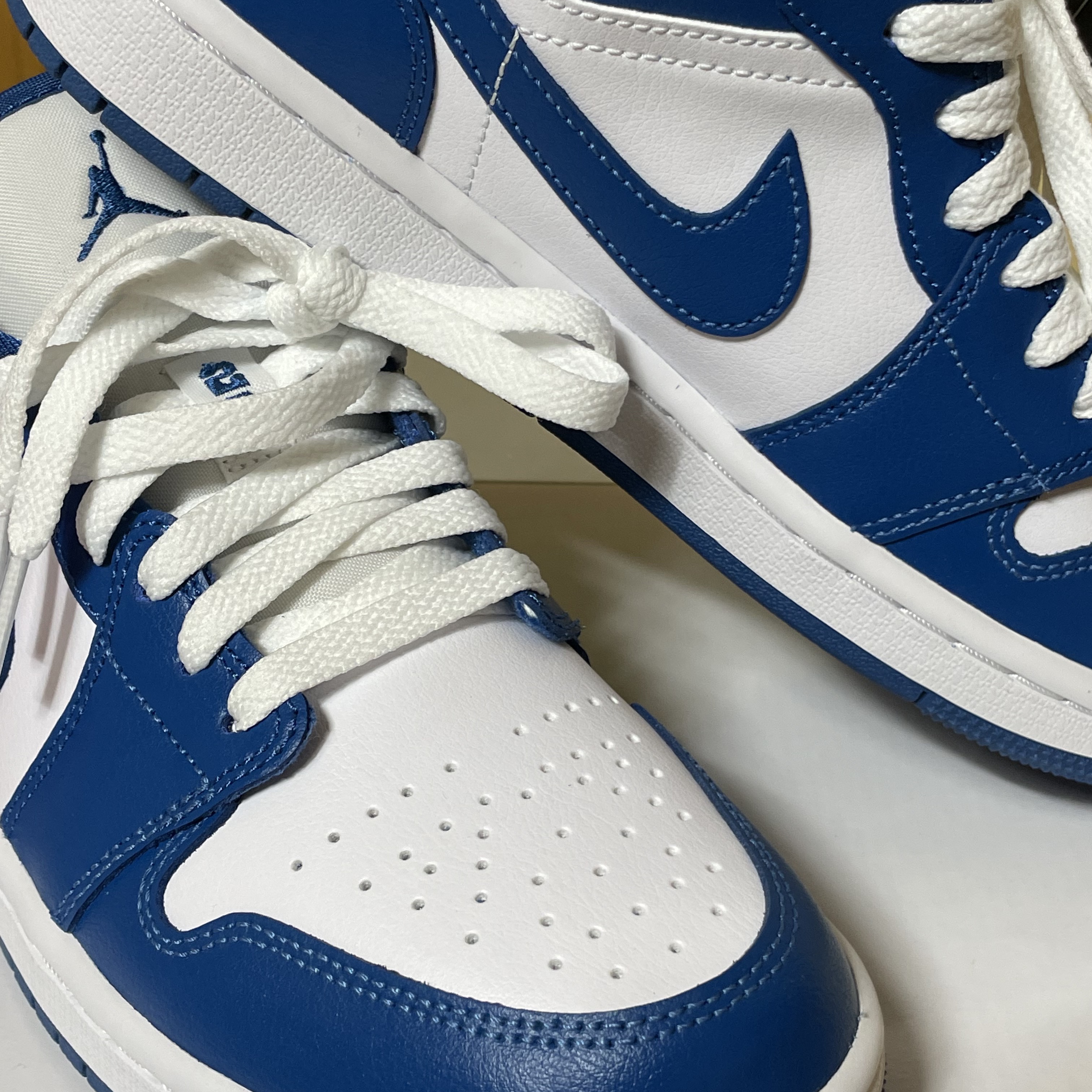 (W) Jordan 1 Low White Dark Marina Blue 착용 스타일 - 2