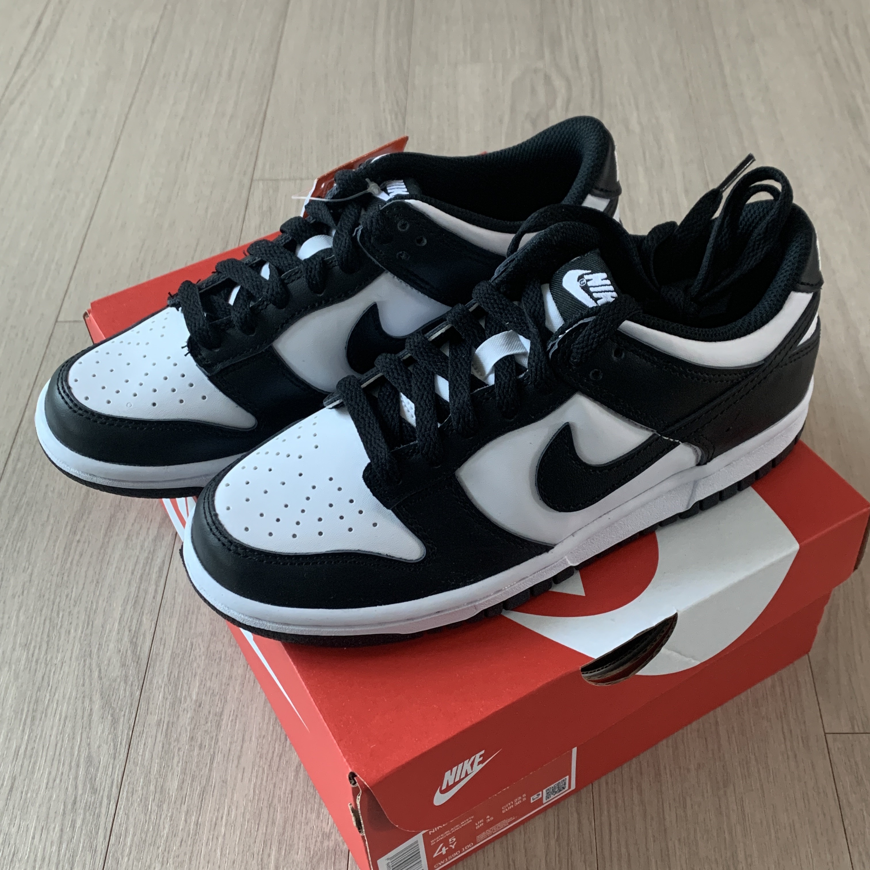 (GS) Nike Dunk Low Black 착용 스타일