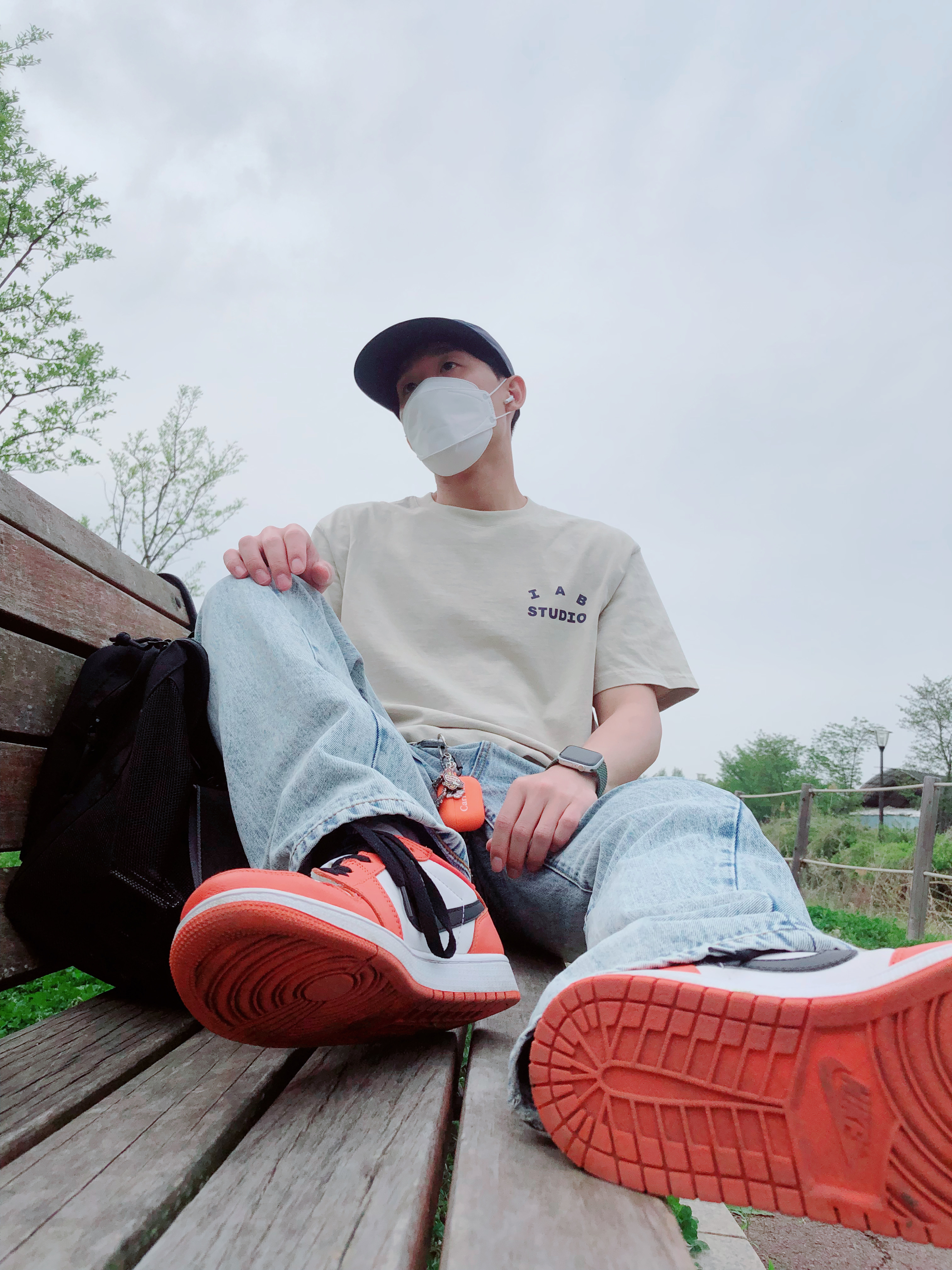IAB Studio Pigment T-Shirt Oatmeal, Jordan 1 Low OG Starfish 착용 스타일