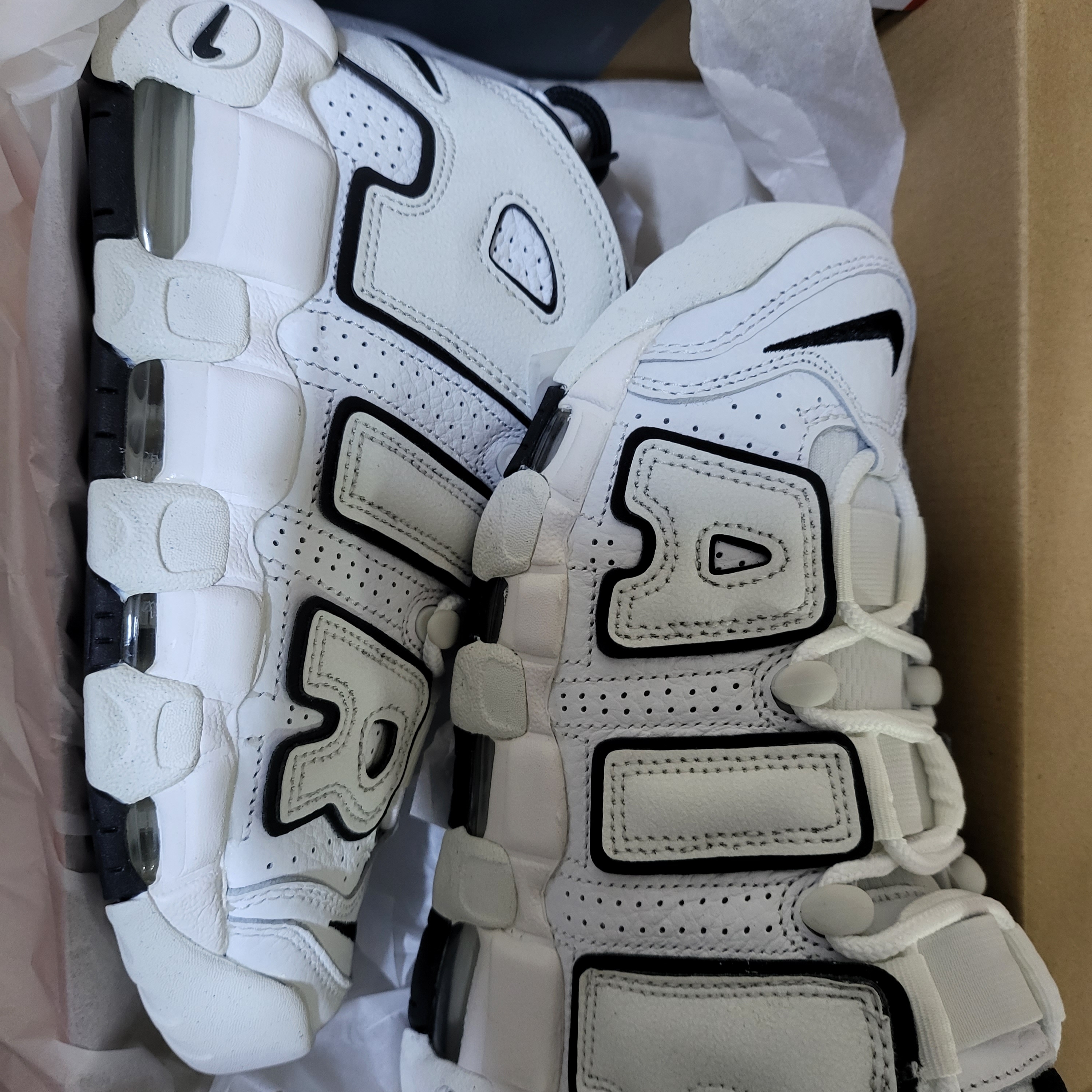 (W) Nike Air More Uptempo Summit White 착용 스타일