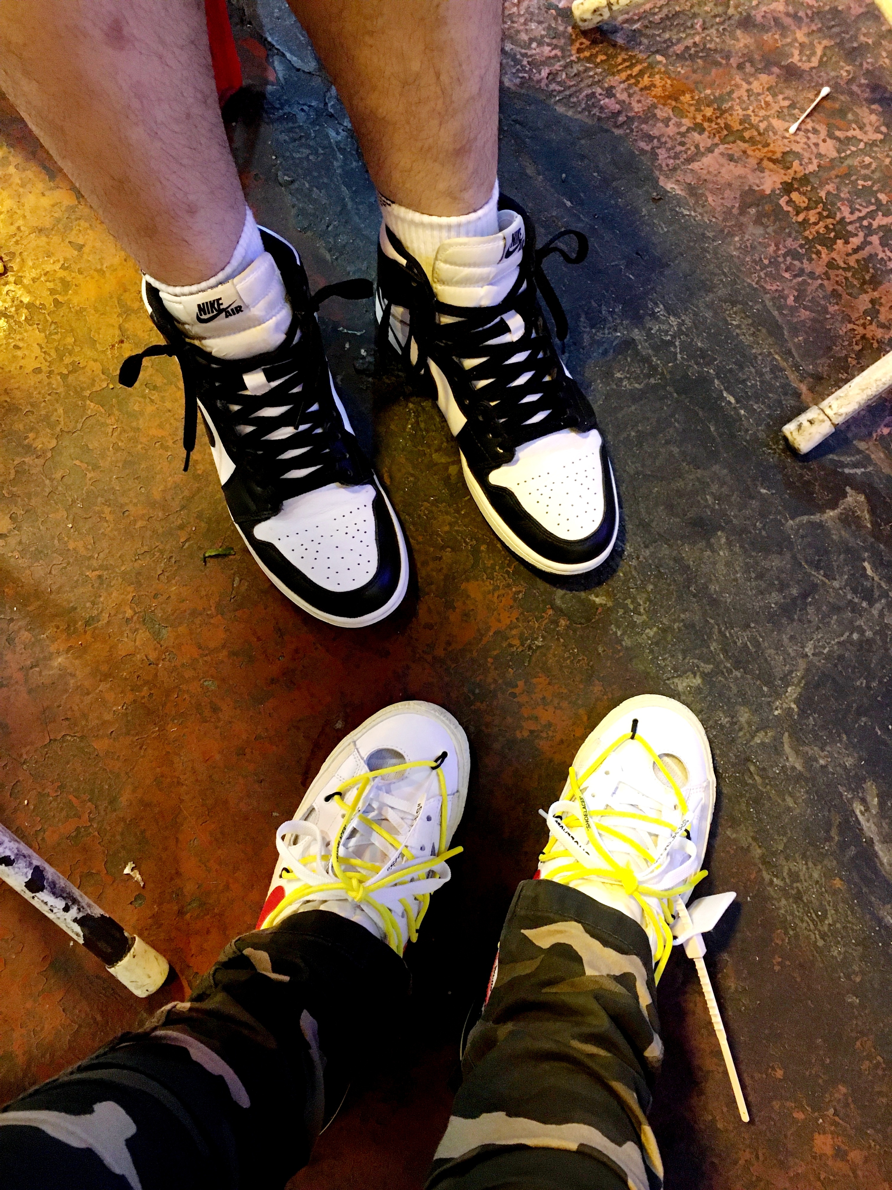Jordan 1 Retro High OG Black White 2014, Nike x Off-White Blazer Low '77 White and University Red 착용 스타일 - 1