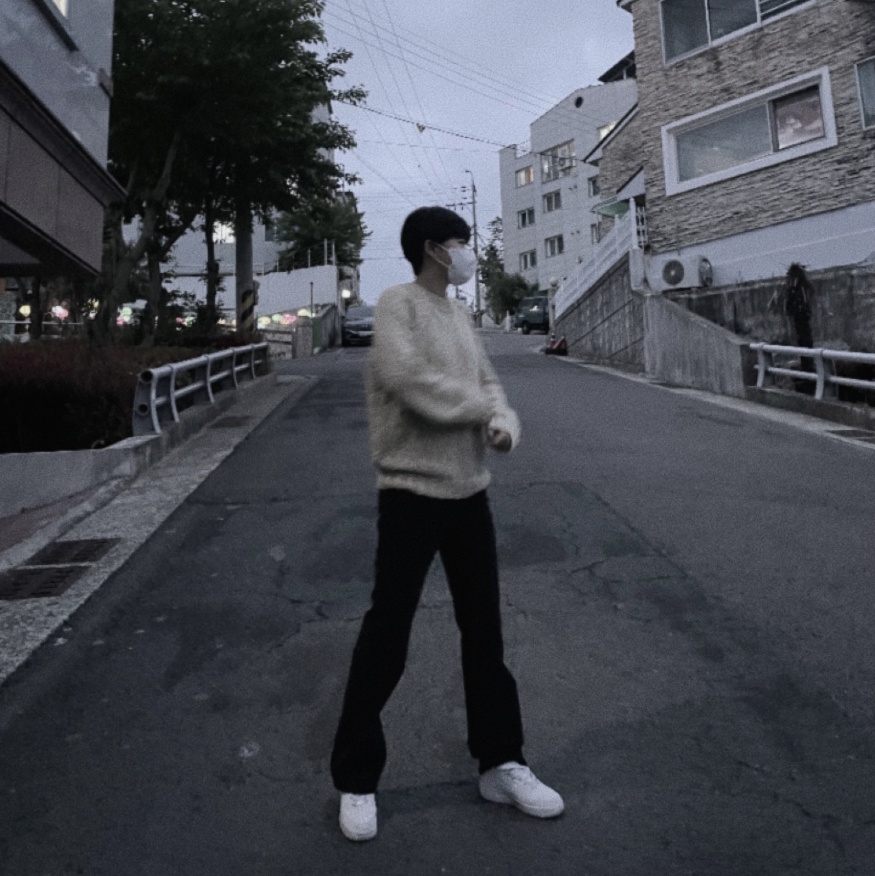 Nike x 1017 Alyx 9SM Air Force 1 High Triple White 2020 착용 스타일 - 1