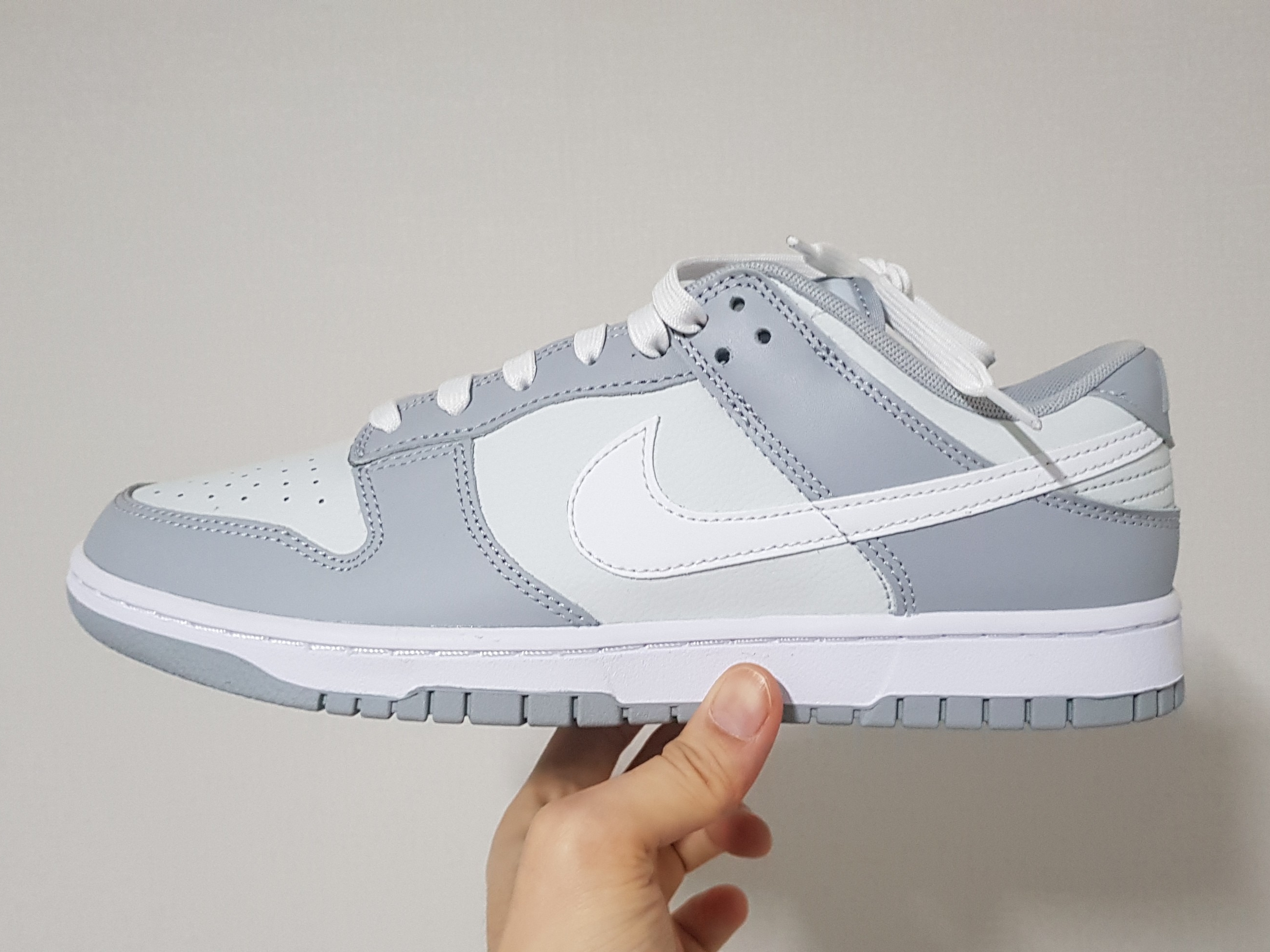 Nike Dunk Low Retro Wolf Grey 착용 스타일 - 2