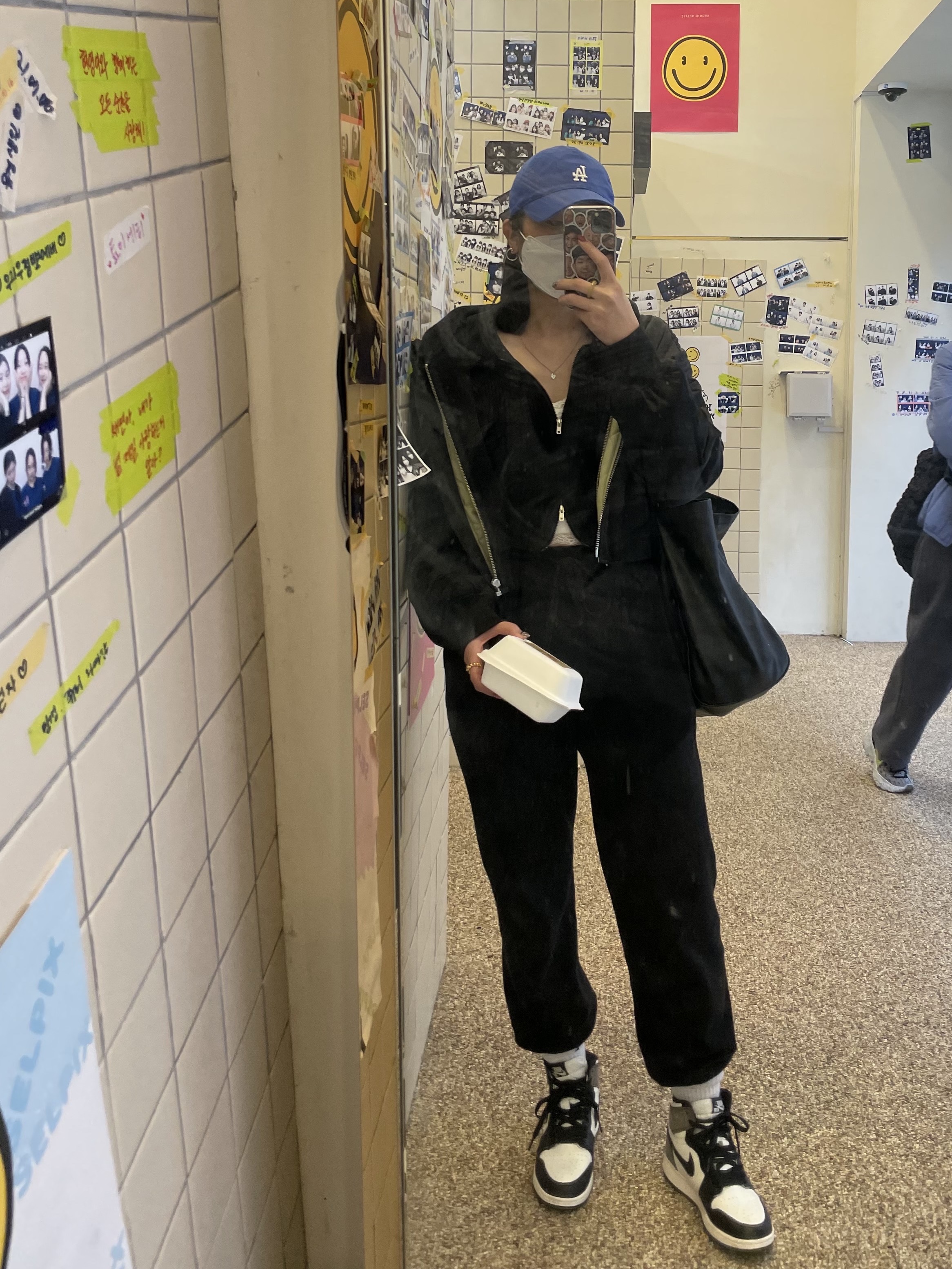 (GS) Jordan 1 Retro High OG Black Mocha 착용 스타일