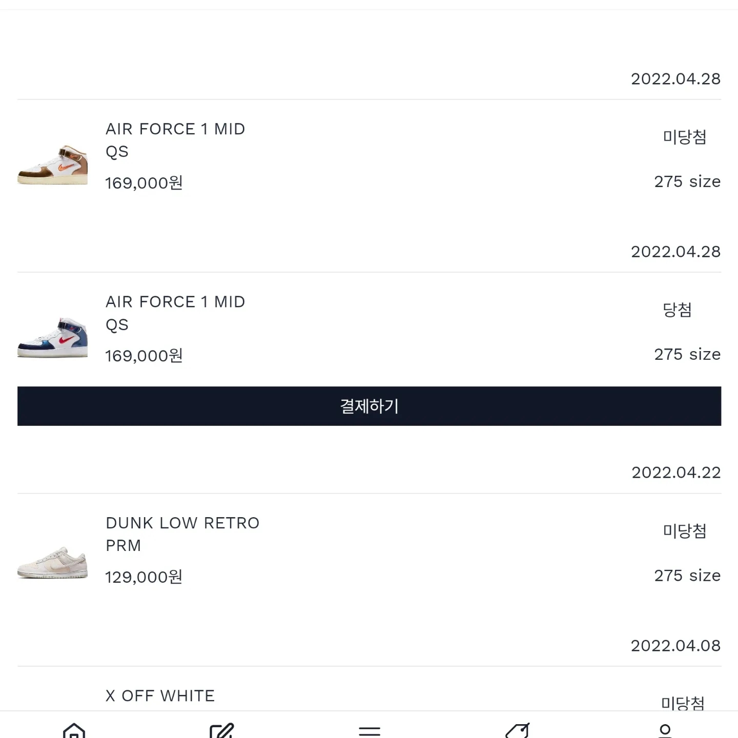 Nike Air Force 1 Mid QS University Red and Midnight Navy 착용 스타일 - 2