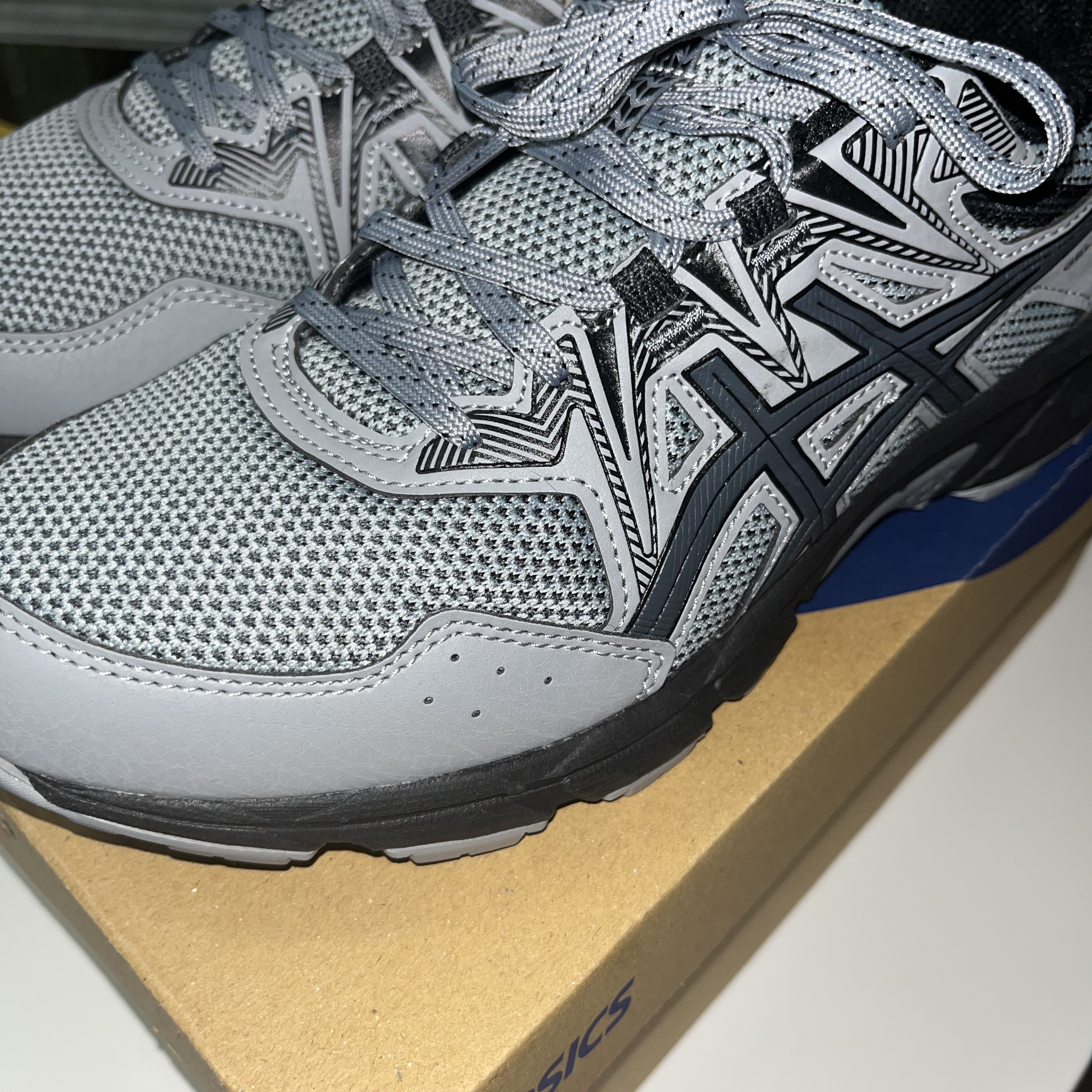Asics Gel-Venture 8 Sheet Rock Carrier Grey 착용 스타일