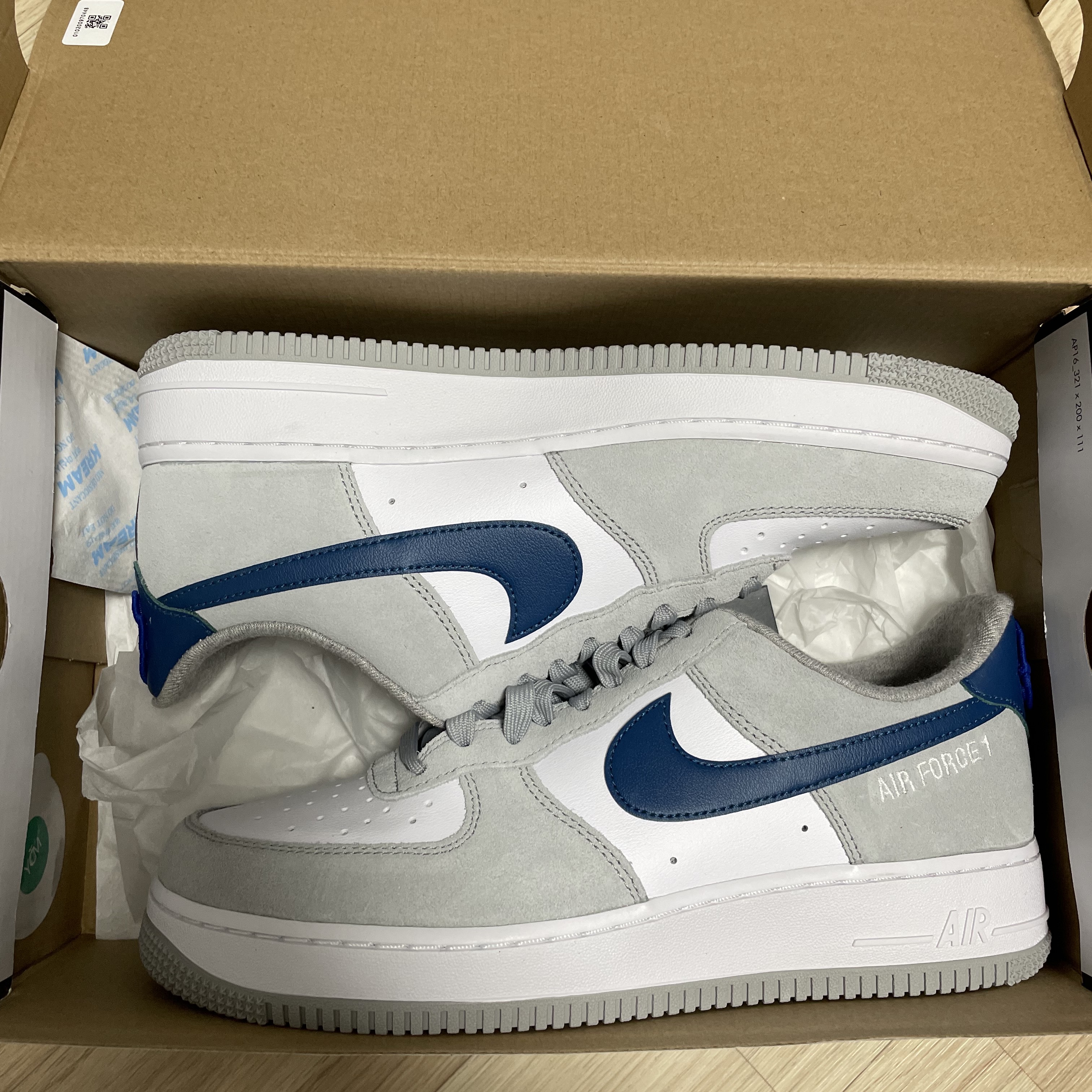 Nike Air Force 1 '07 LV8 Athletic Club Light Smoke Grey Marina 착용 스타일