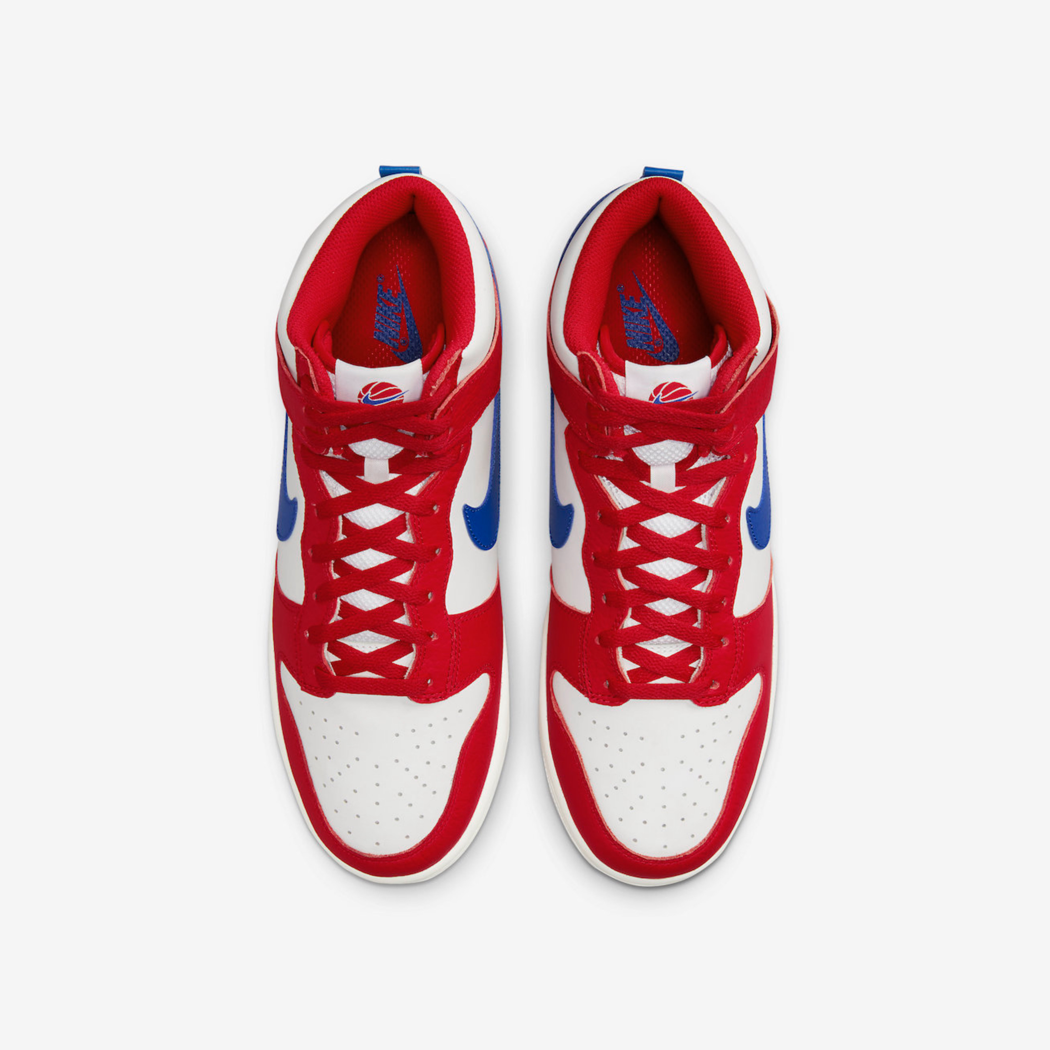 Nike Air Force 1 Mid QS University Red and Midnight Navy, Nike Dunk High Retro Championship White and Red 착용 스타일 - 4