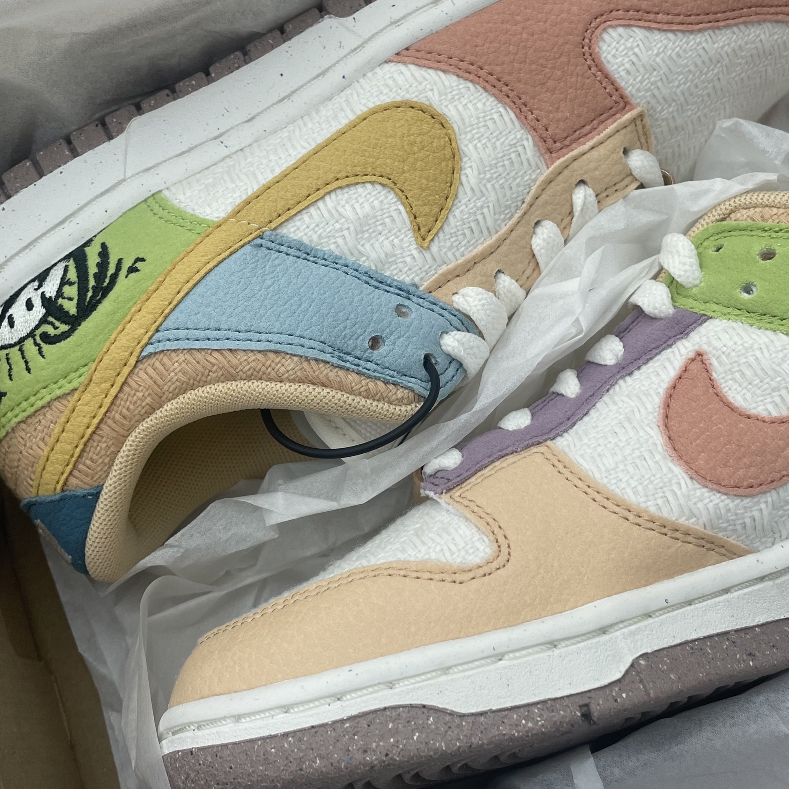 (W) Nike Dunk Low SE Sun Club Sanded Gold 착용 스타일