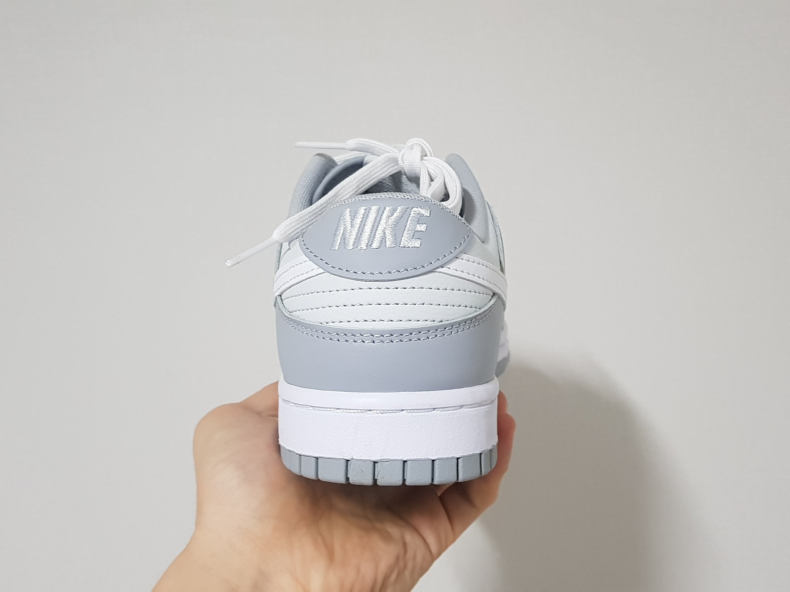 Nike Dunk Low Retro Wolf Grey 착용 스타일 - 4