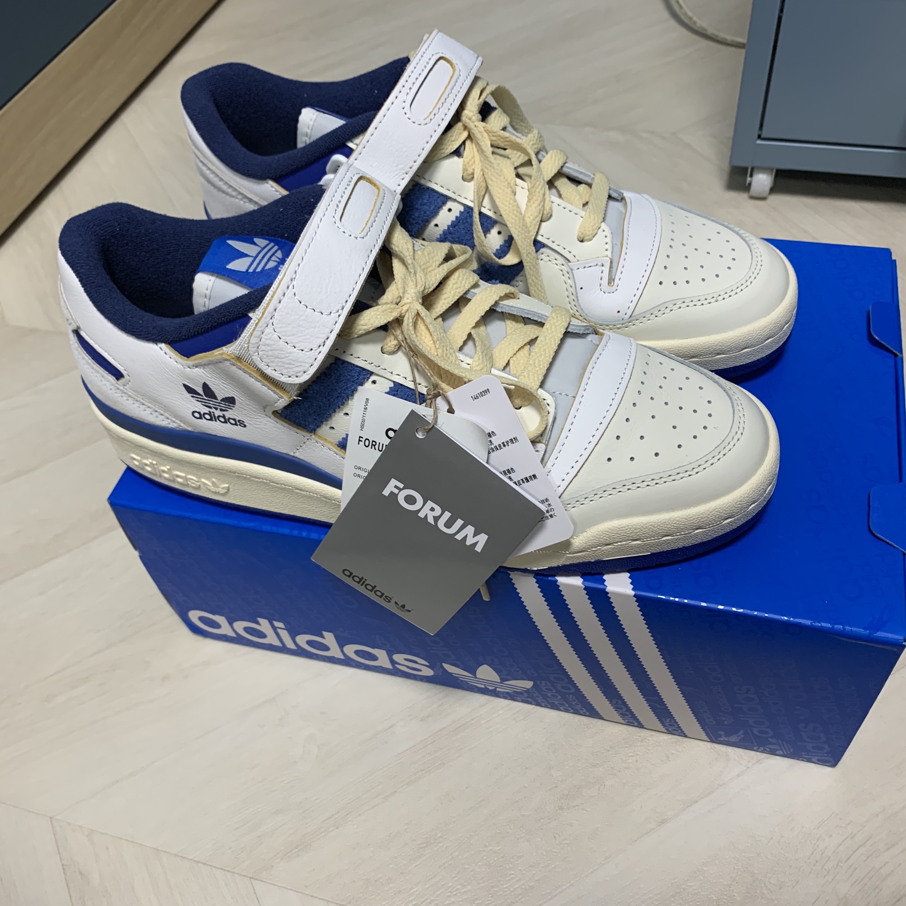 Adidas OG Forum 84 Low Blue Thread 착용 스타일 - 3