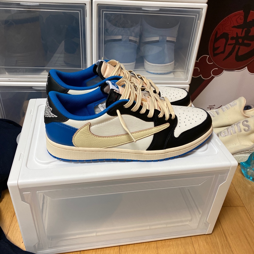 Jordan 1 x Travis Scott x Fragment Retro Low OG SP Military Blue 착용 스타일 - 1