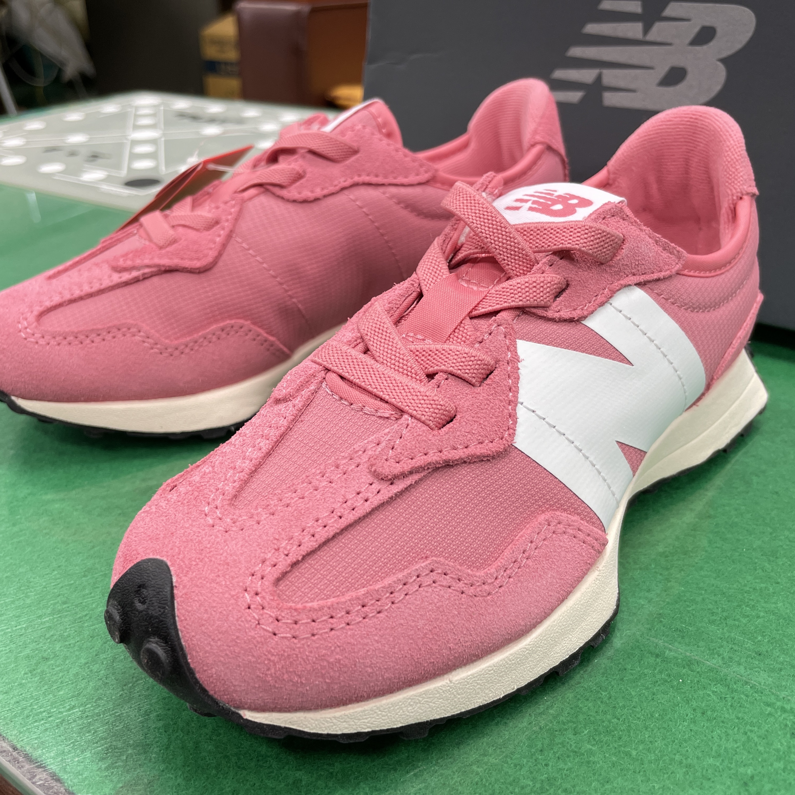 (PS) New Balance 327 Pink - W Wide 착용 스타일 - 2