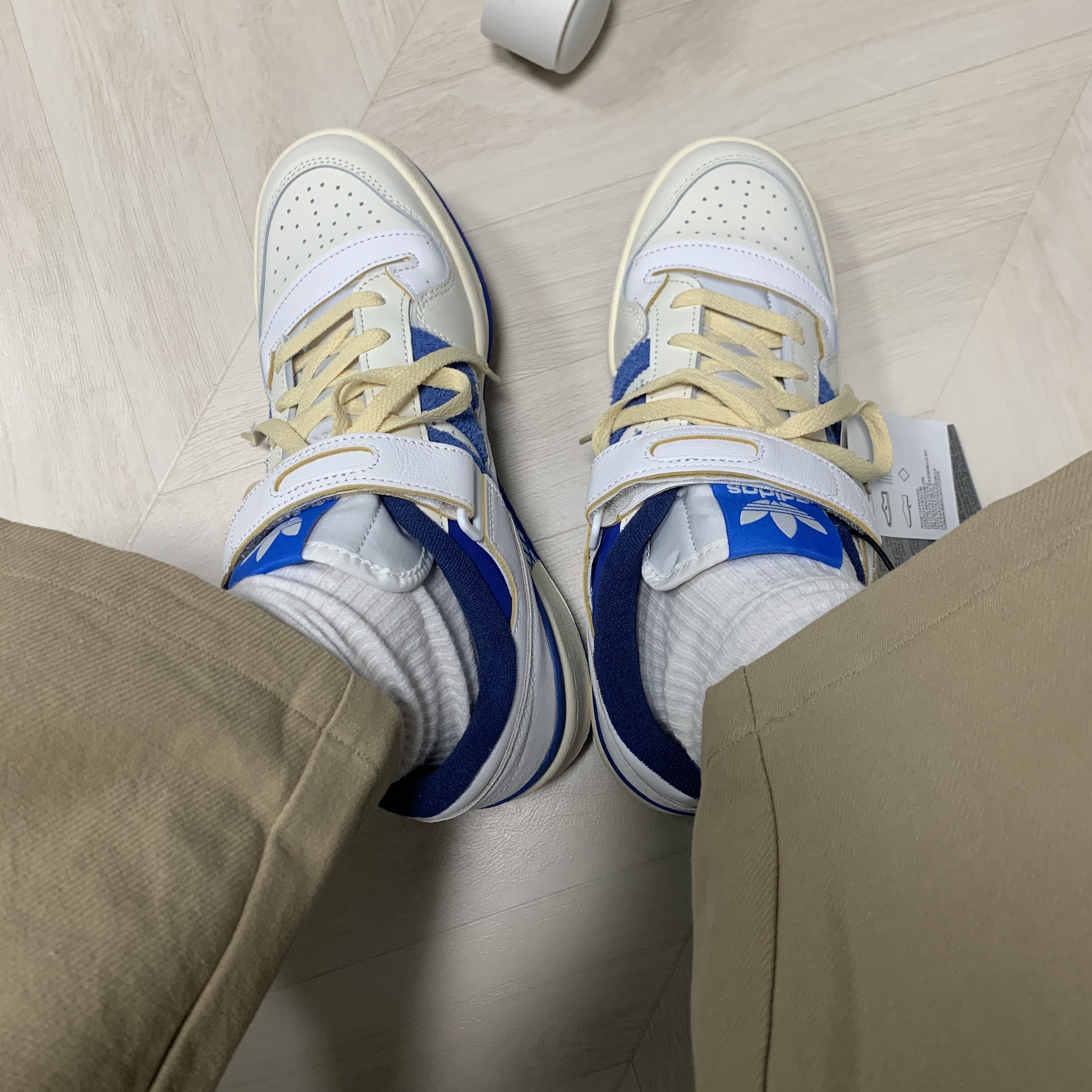 Adidas OG Forum 84 Low Blue Thread 착용 스타일 - 5