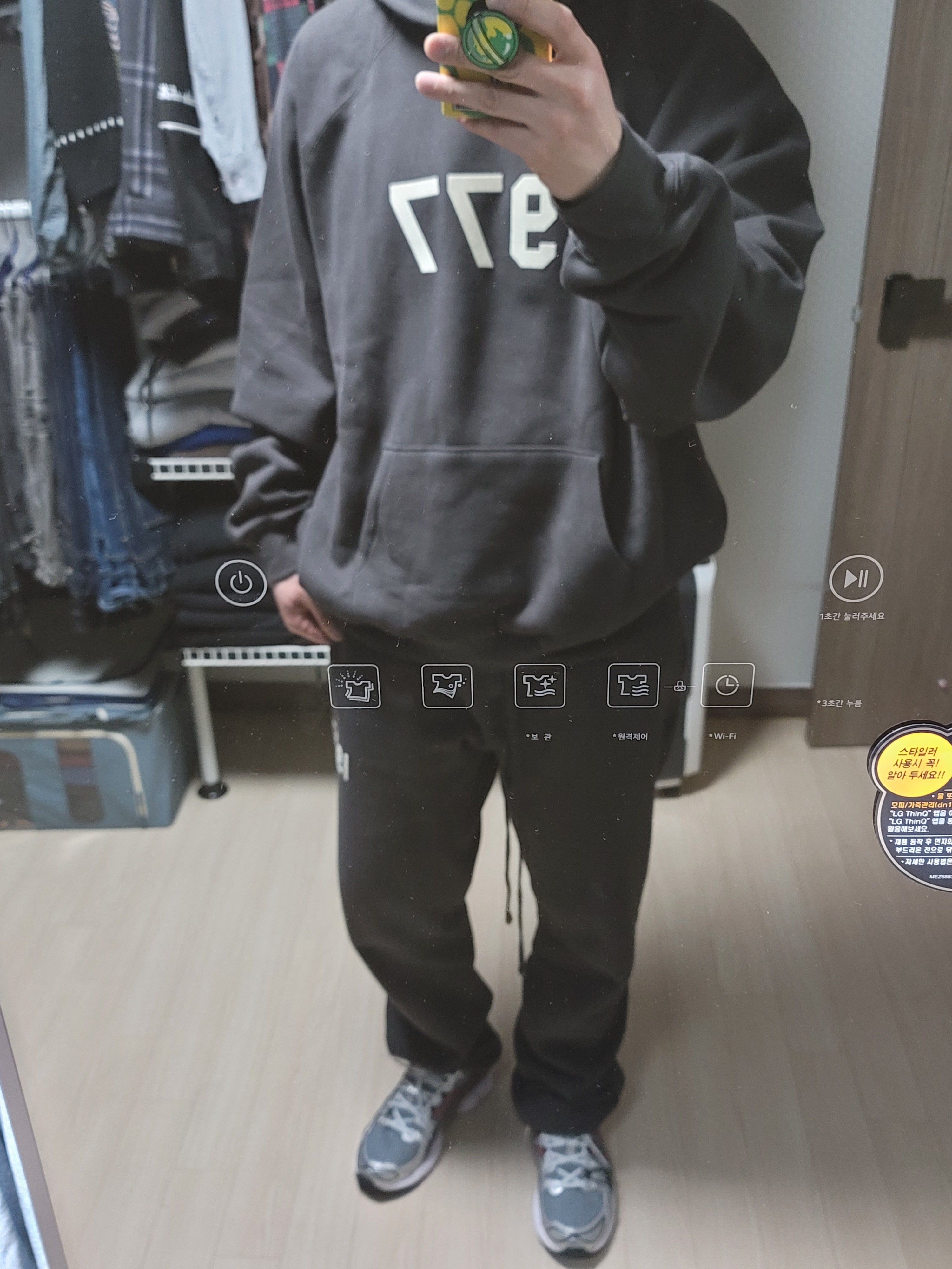 Essentials 1977 Relaxed Sweatpants Iron - 22SS, Essentials 1977 Hoodie Iron - 22SS 착용 스타일