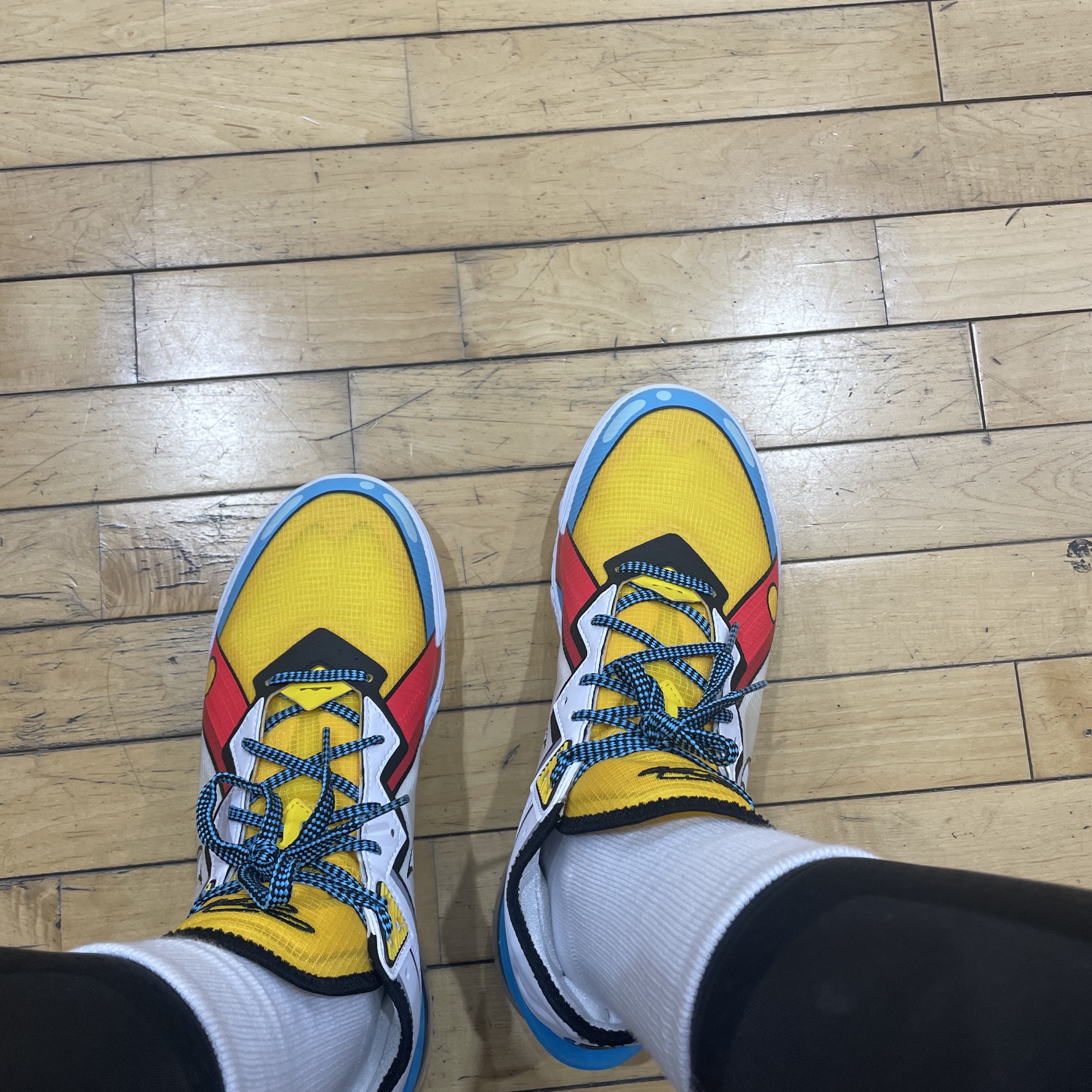 Nike Lebron 18 Low Cartoon Art 착용 스타일 - 1