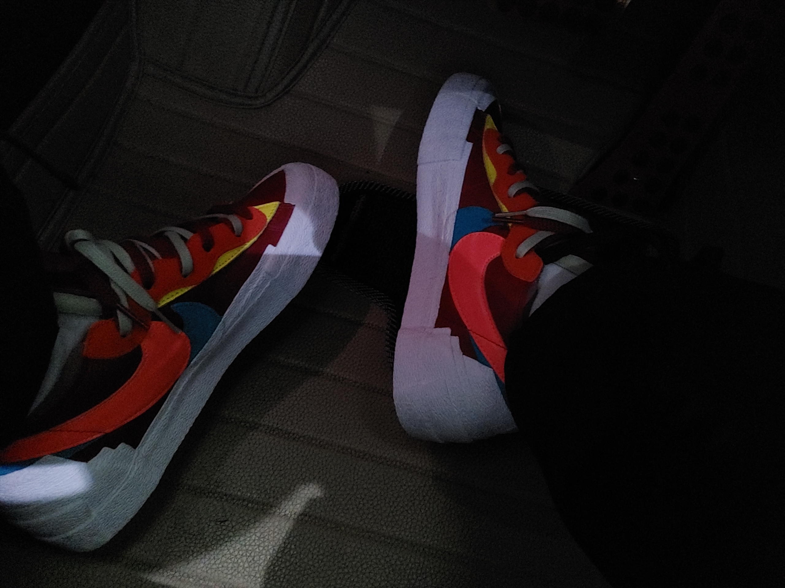 Nike x Sacai x Kaws Blazer Low Team Red 착용 스타일