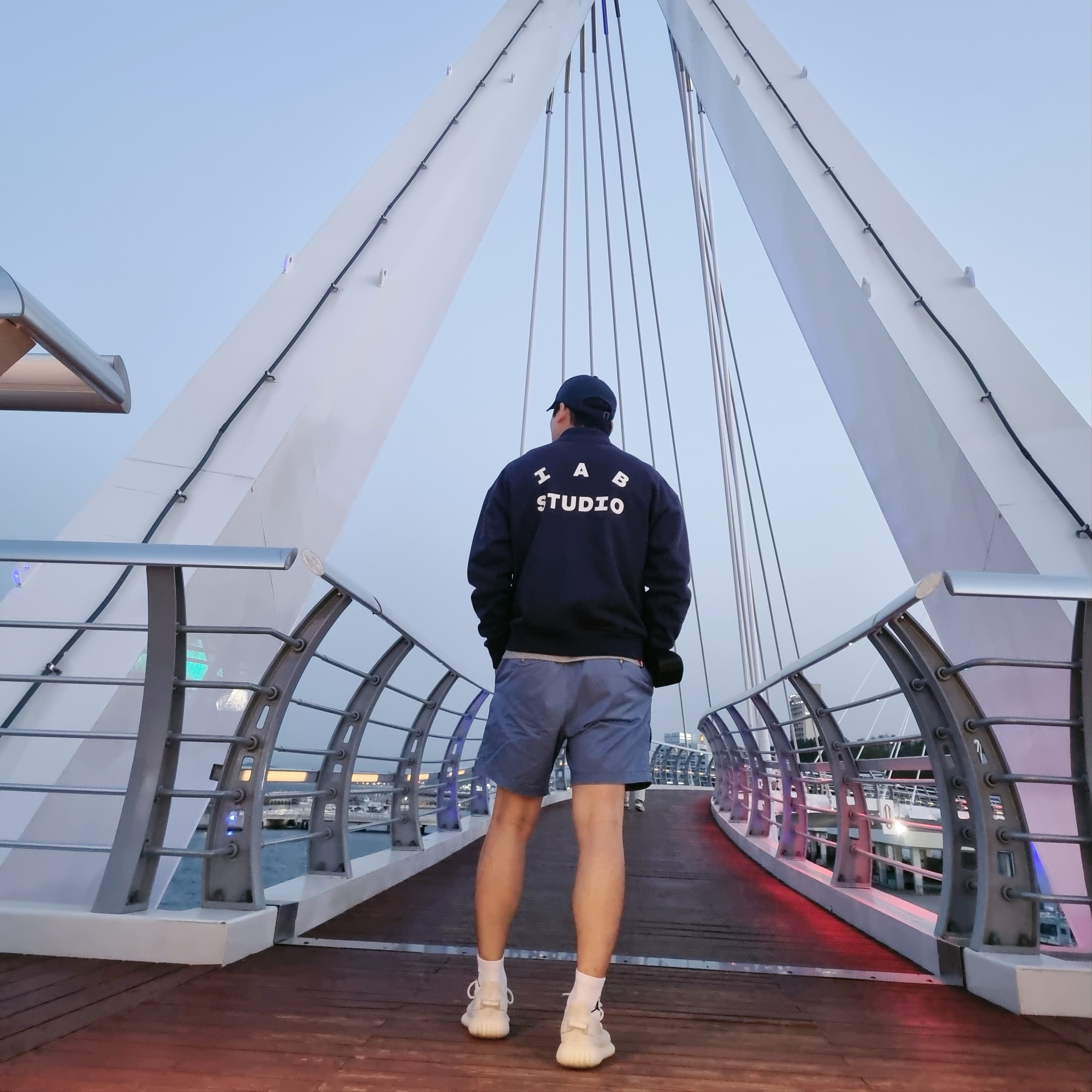 Adidas Yeezy Boost 350 V2 Bone, IAB Studio Cotton Stadium Jacket Navy - 21SS 착용 스타일 - 2