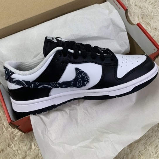 (W) Nike Dunk Low Essential Black Paisley 착용 스타일