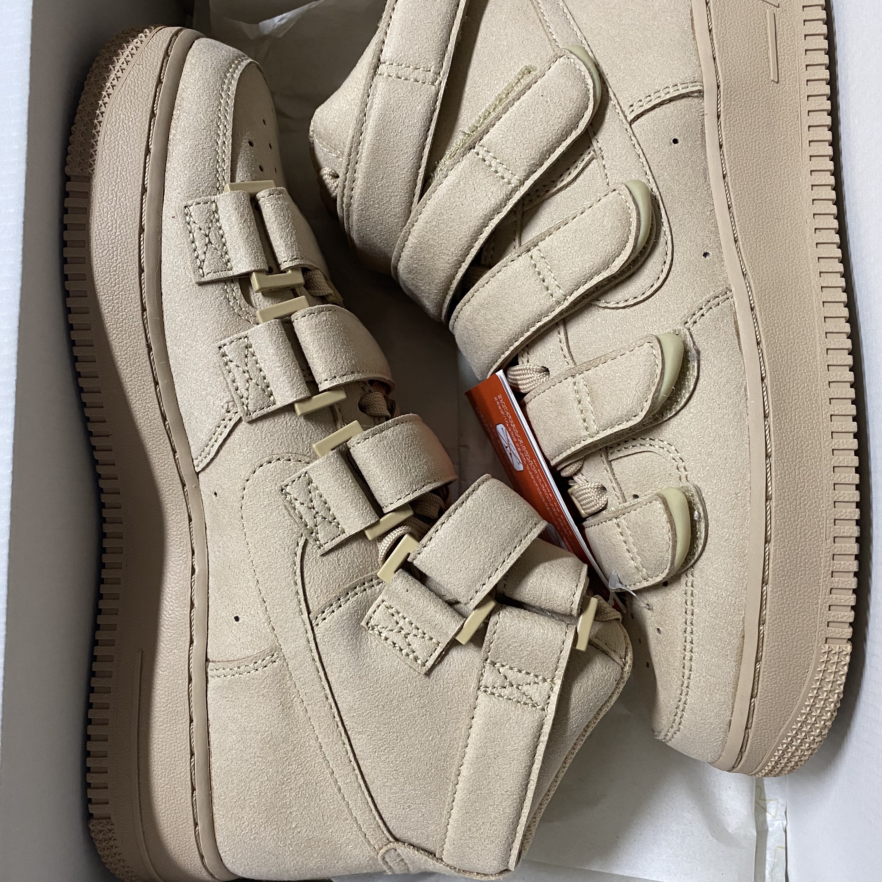 Nike x Billie Eilish Air Force 1 High '07 SP Mushroom 착용 스타일