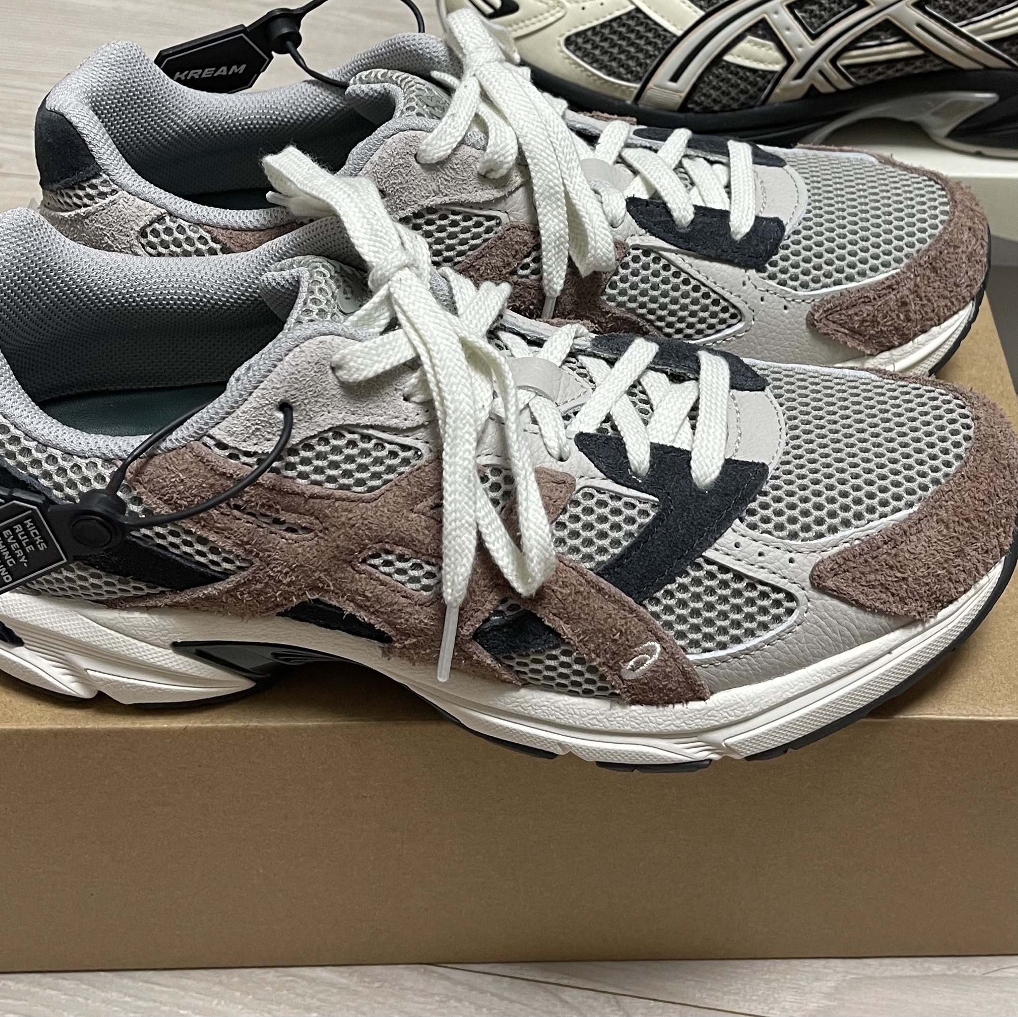Asics x Hal Studios Gel-1130 Smoke Grey 착용 스타일