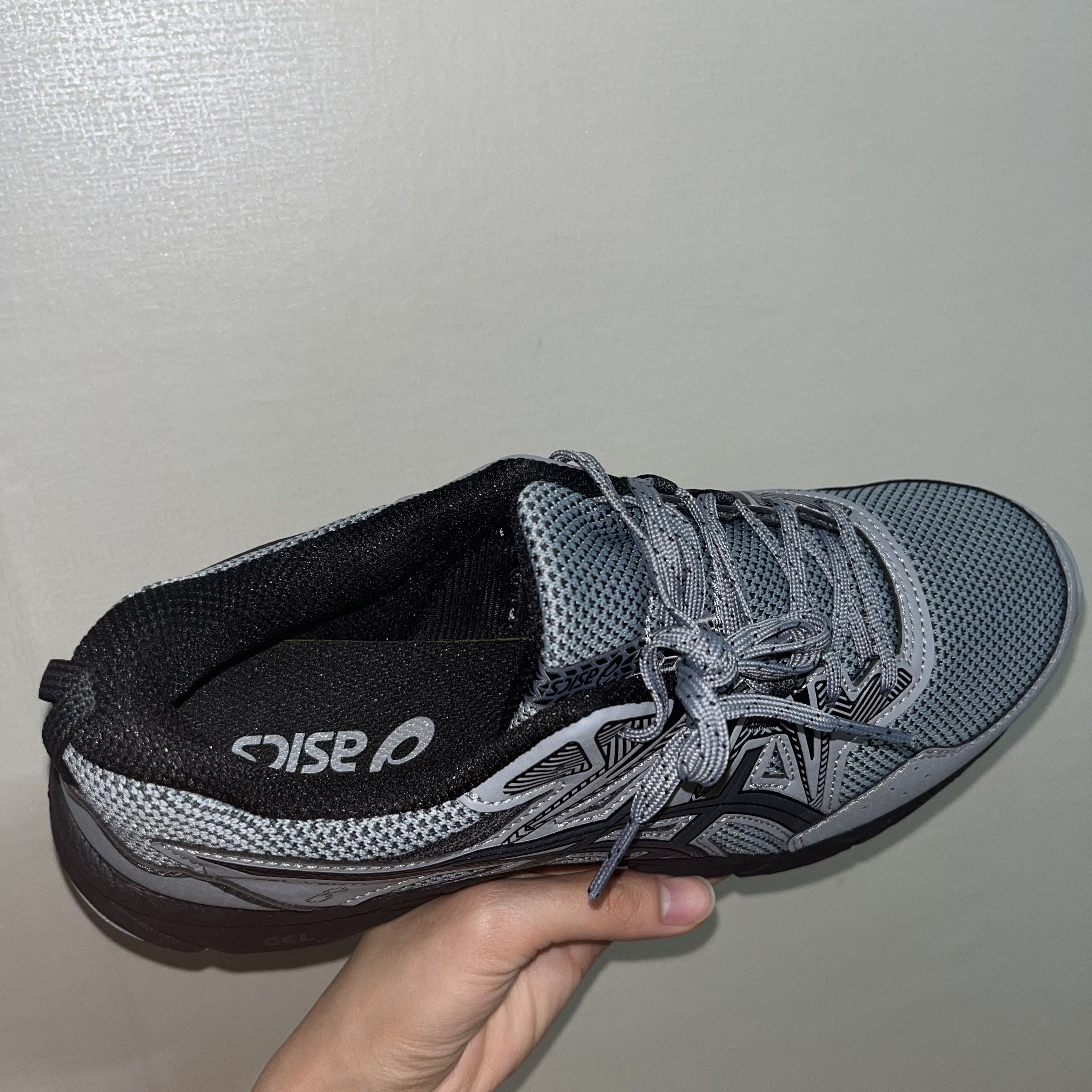 Asics Gel-Venture 8 Sheet Rock Carrier Grey 착용 스타일 - 1