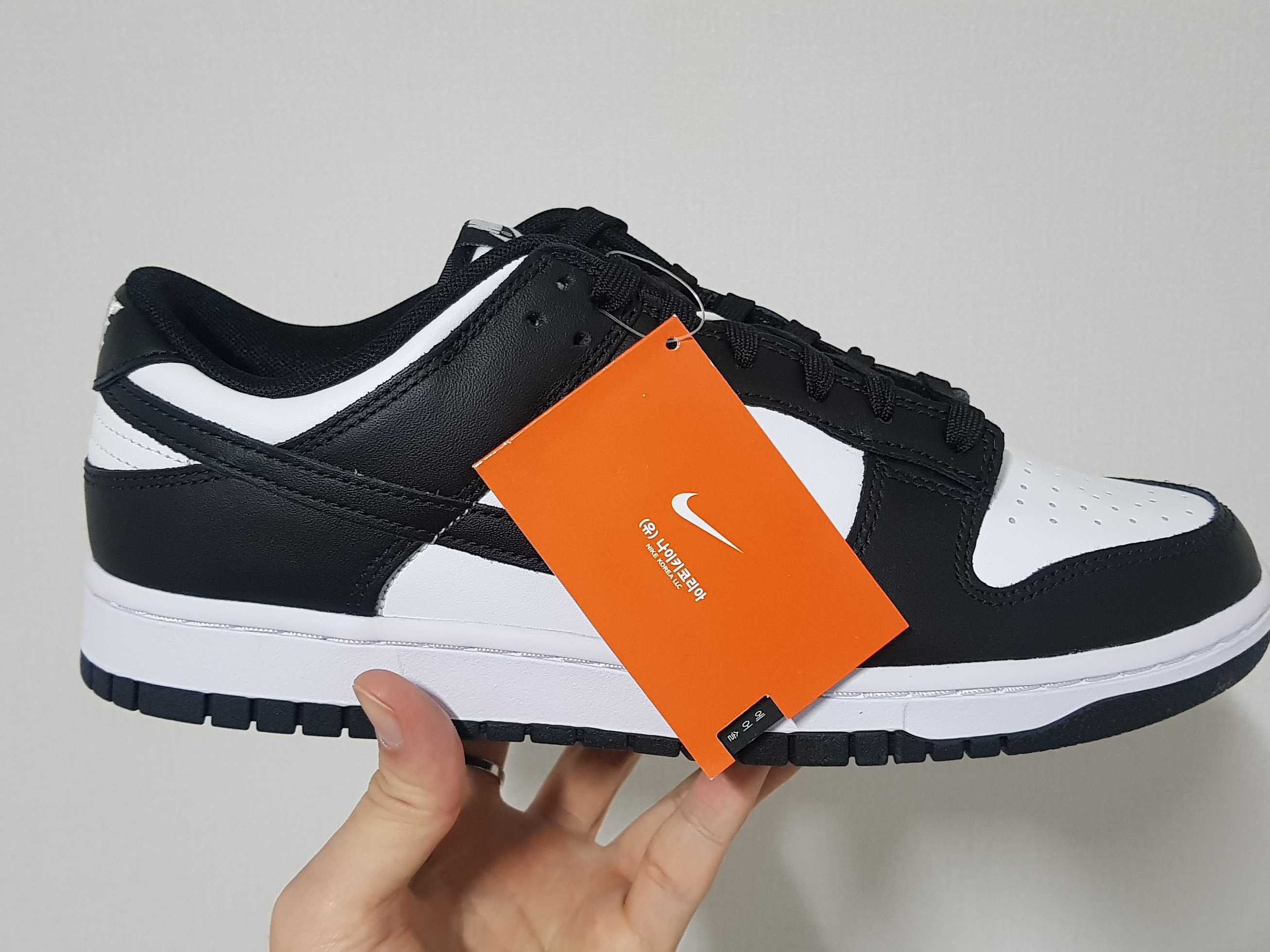 Nike Dunk Low Retro Black 착용 스타일 - 2