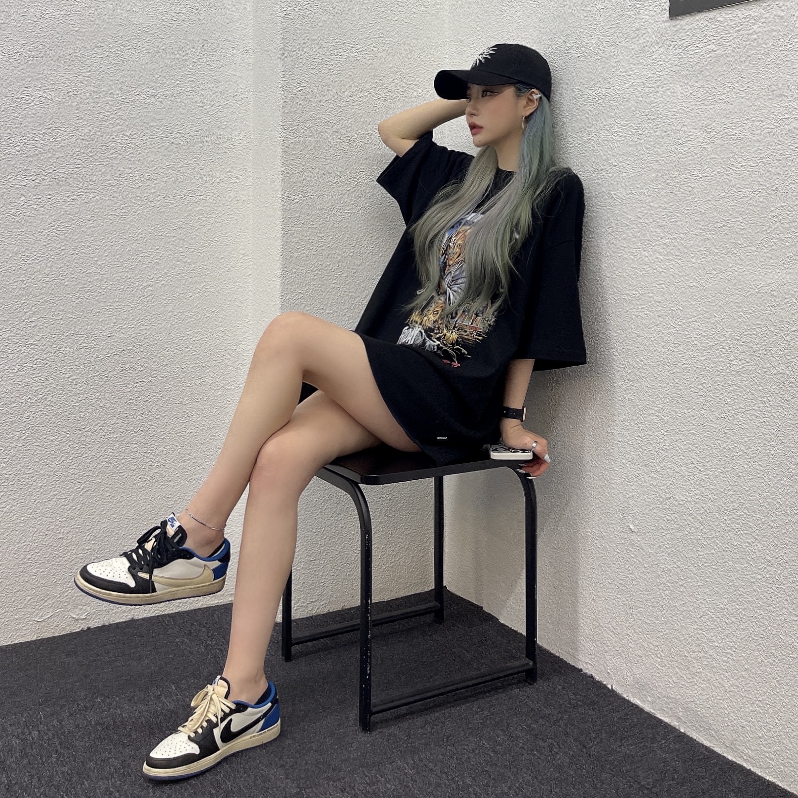 Jordan 1 x Travis Scott x Fragment Retro Low OG SP Military Blue 착용 스타일 - 2
