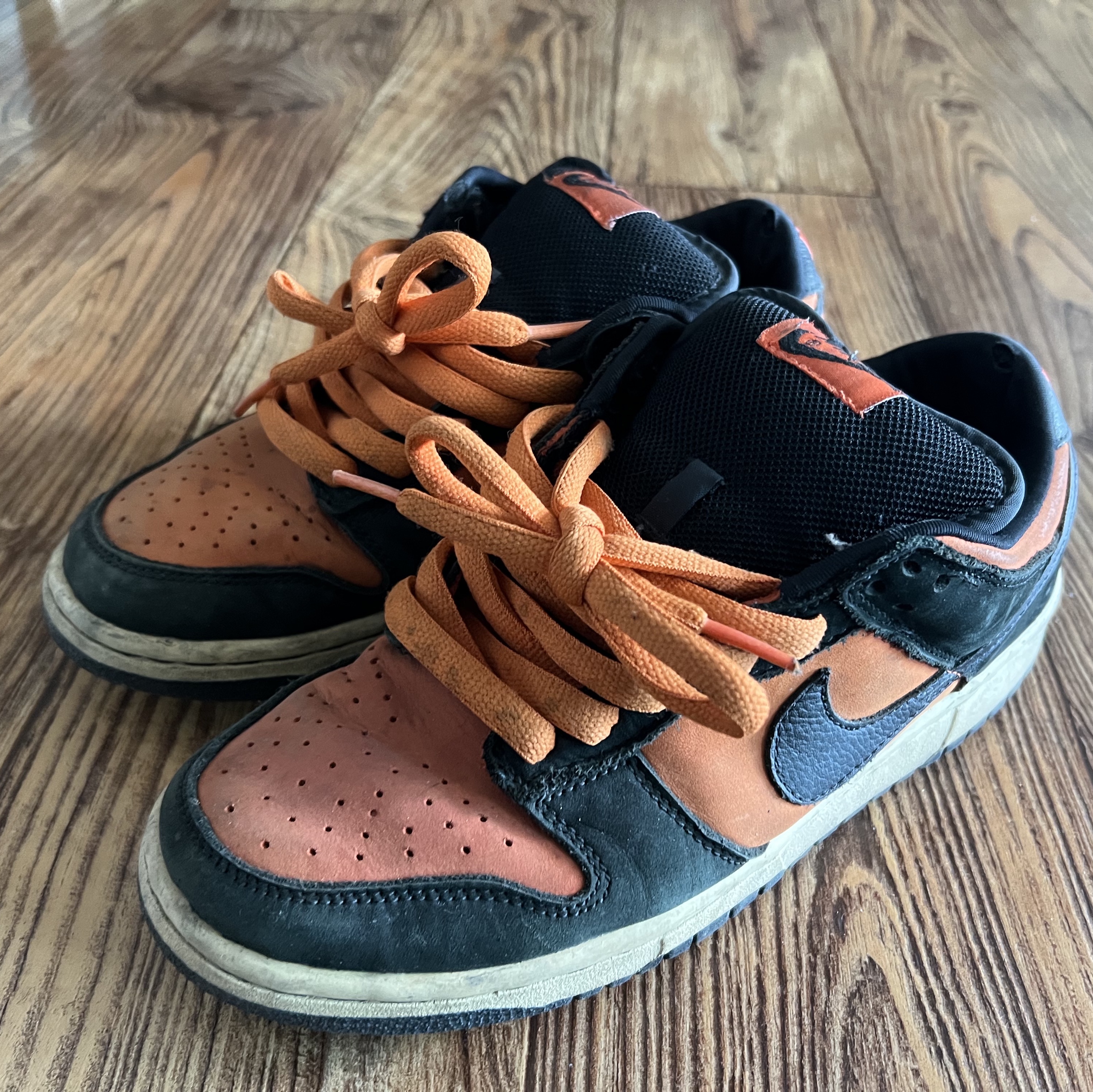 Nike SB Dunk Low Orange Flash 착용 스타일 - 2